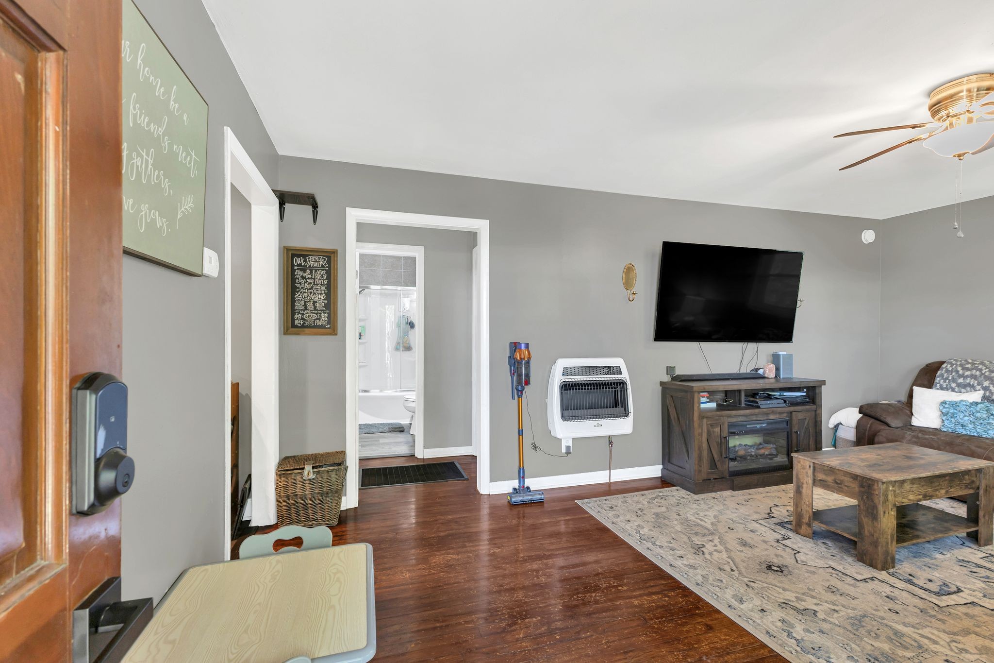 2103 Hillwood Dr Property Photo 8