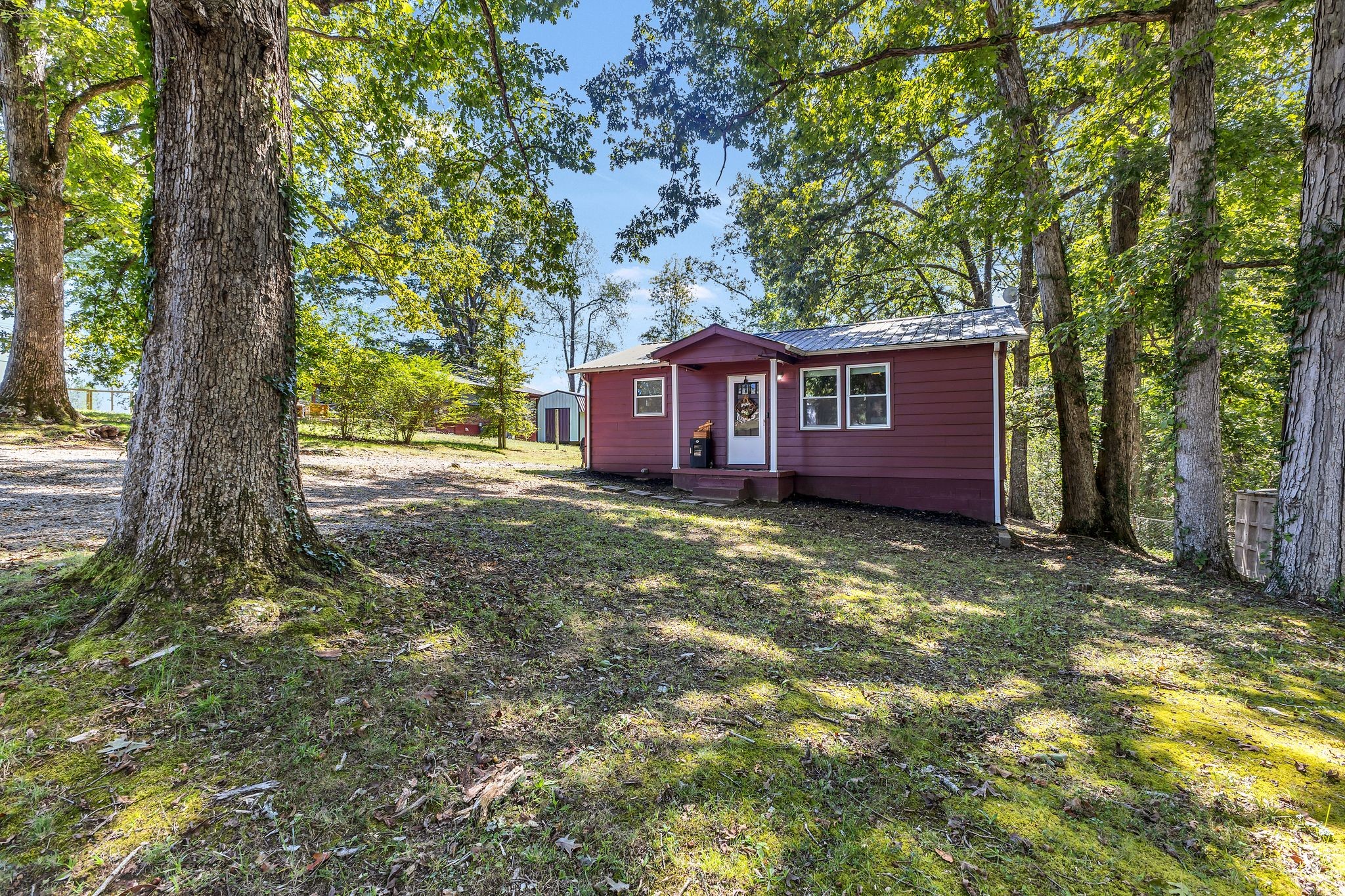 2103 Hillwood Dr Property Photo 24