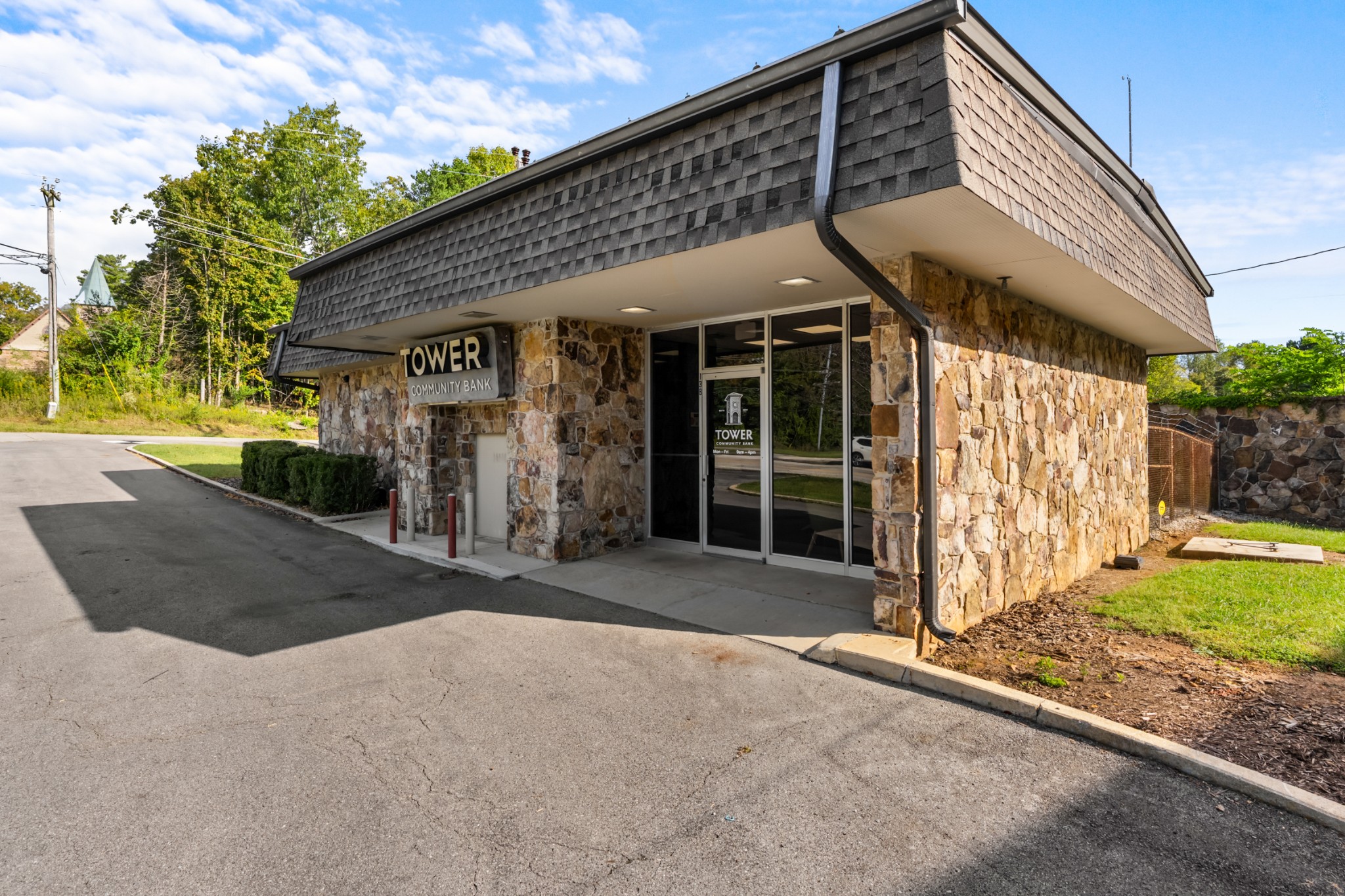 138 University Ave Property Photo 1