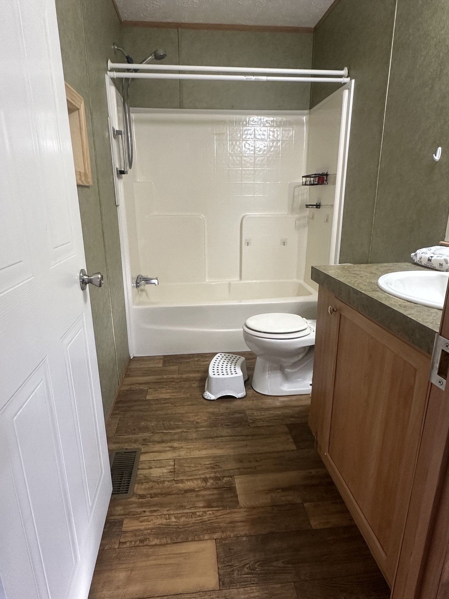 2486 Oakdale Rd Property Photo 17