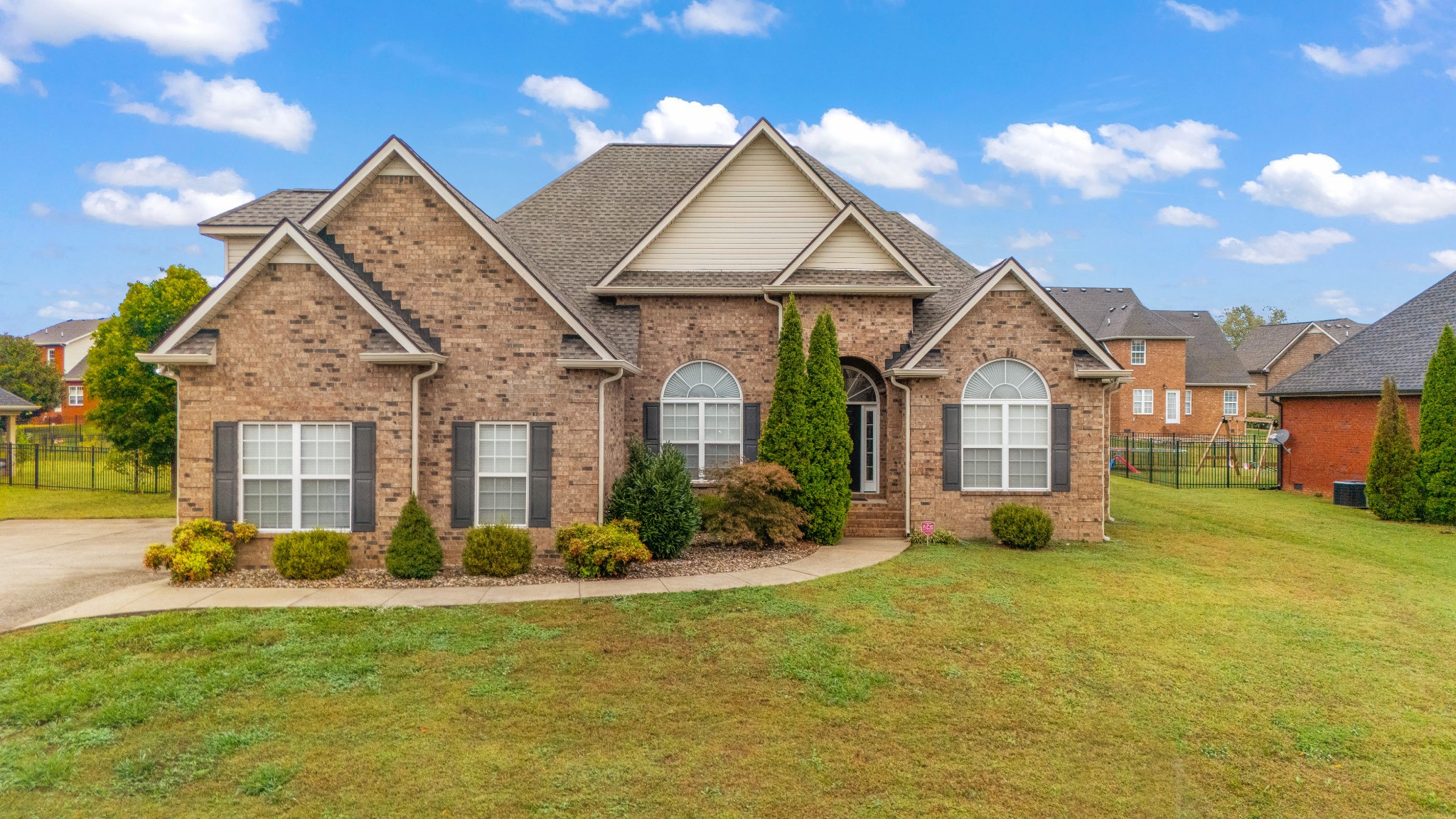 5039 MacArthur Ave Property Photo 1