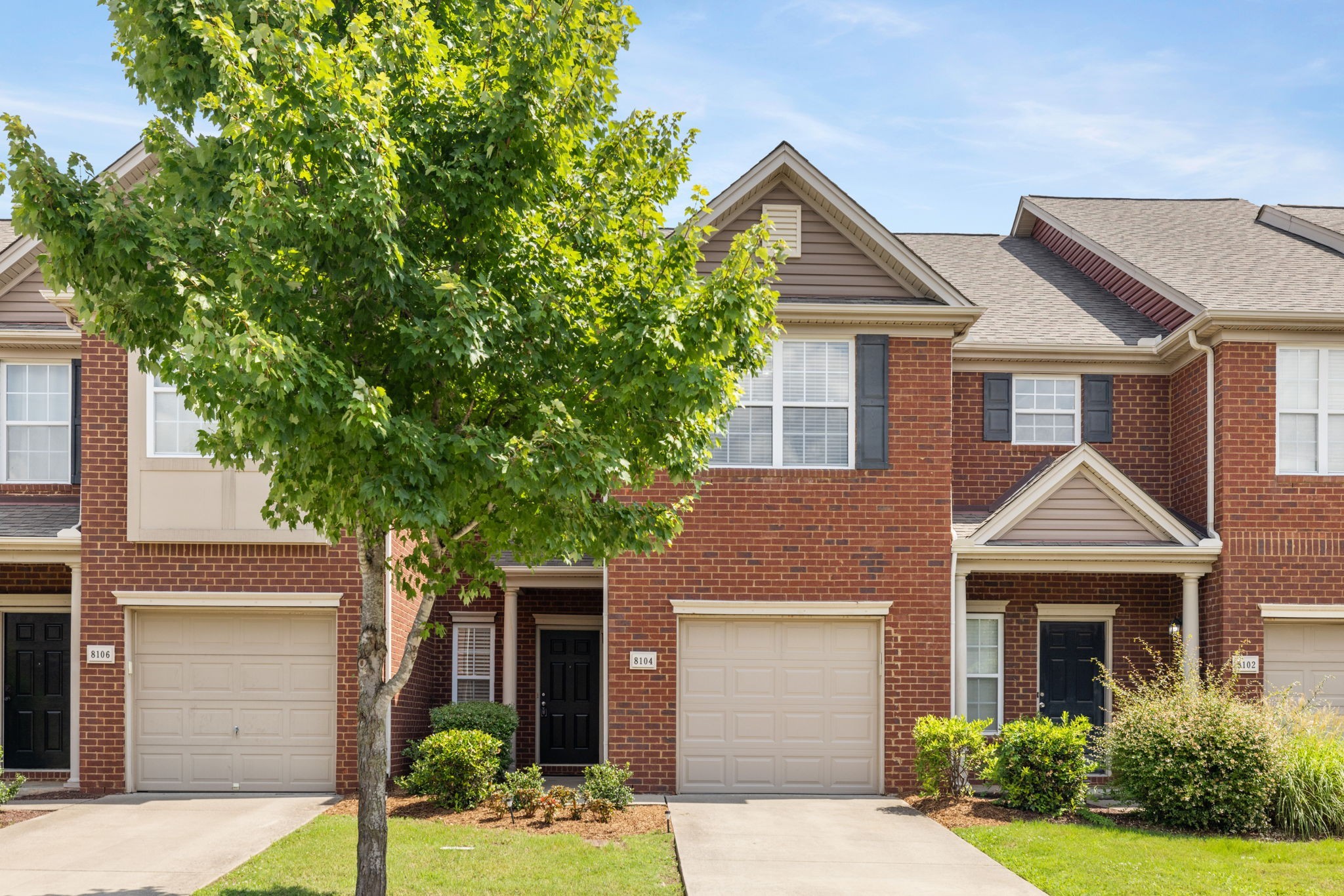 8104 Valley Oak Dr Property Photo 1