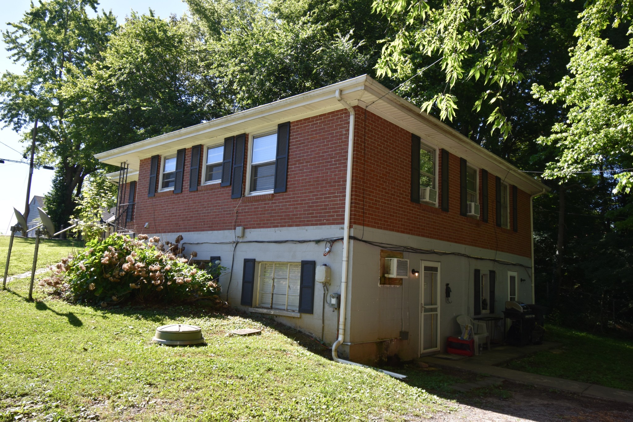 406 Hietts Ln Property Photo 2