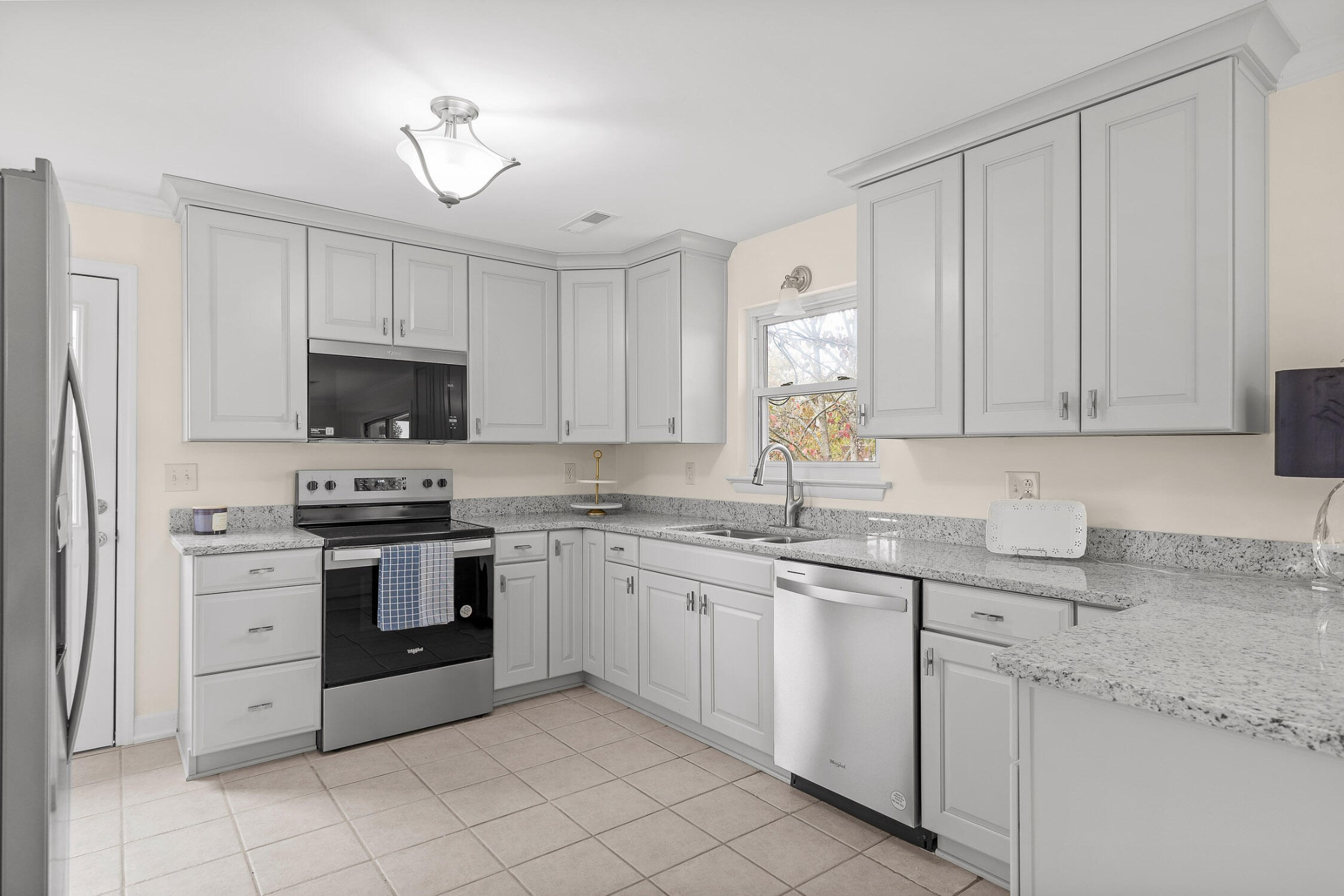 2515 Sharron Drive Property Photo 3