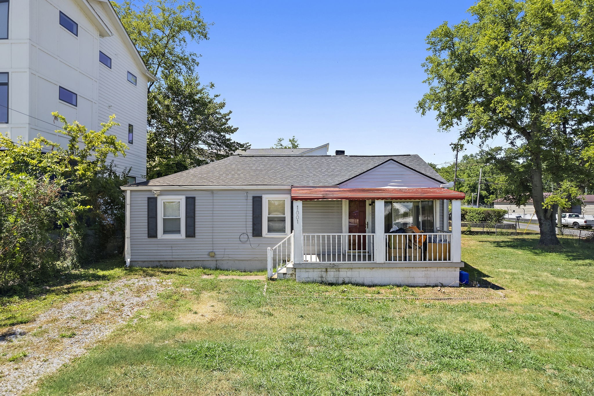 1001 Alice St Property Photo 1
