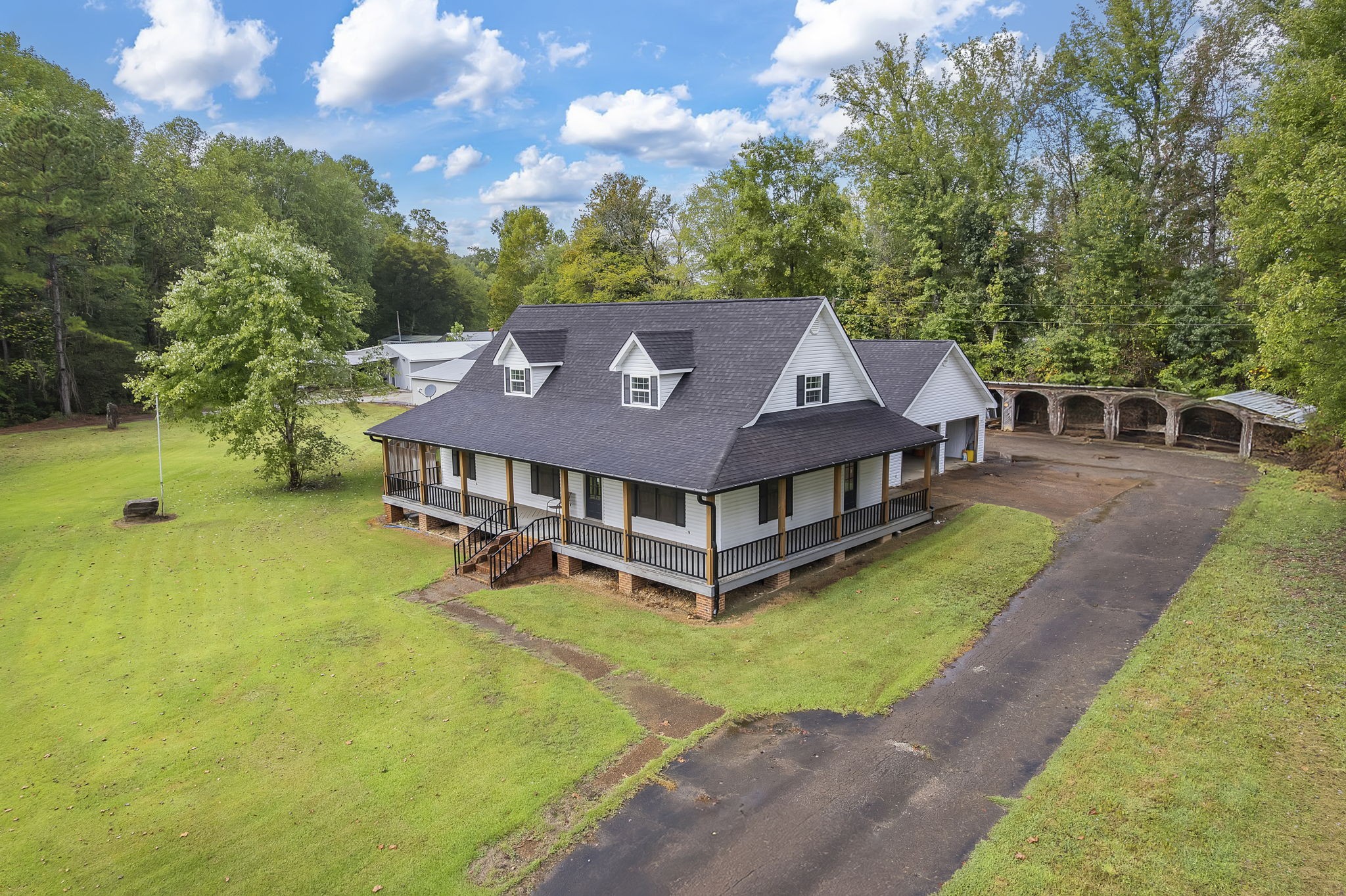 9475 Highway 100 Property Photo 1