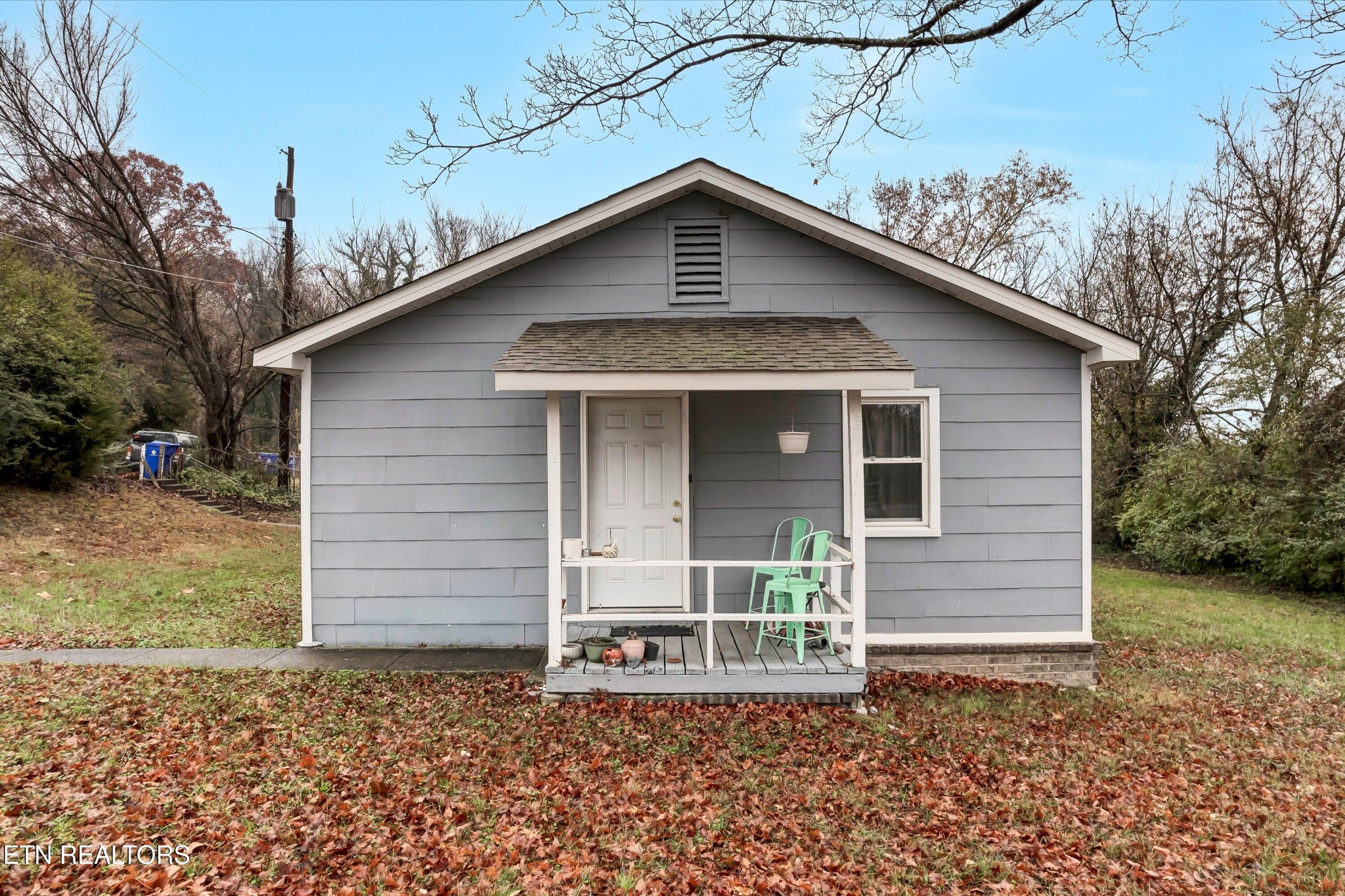 100102 Howard Lane Property Photo 1