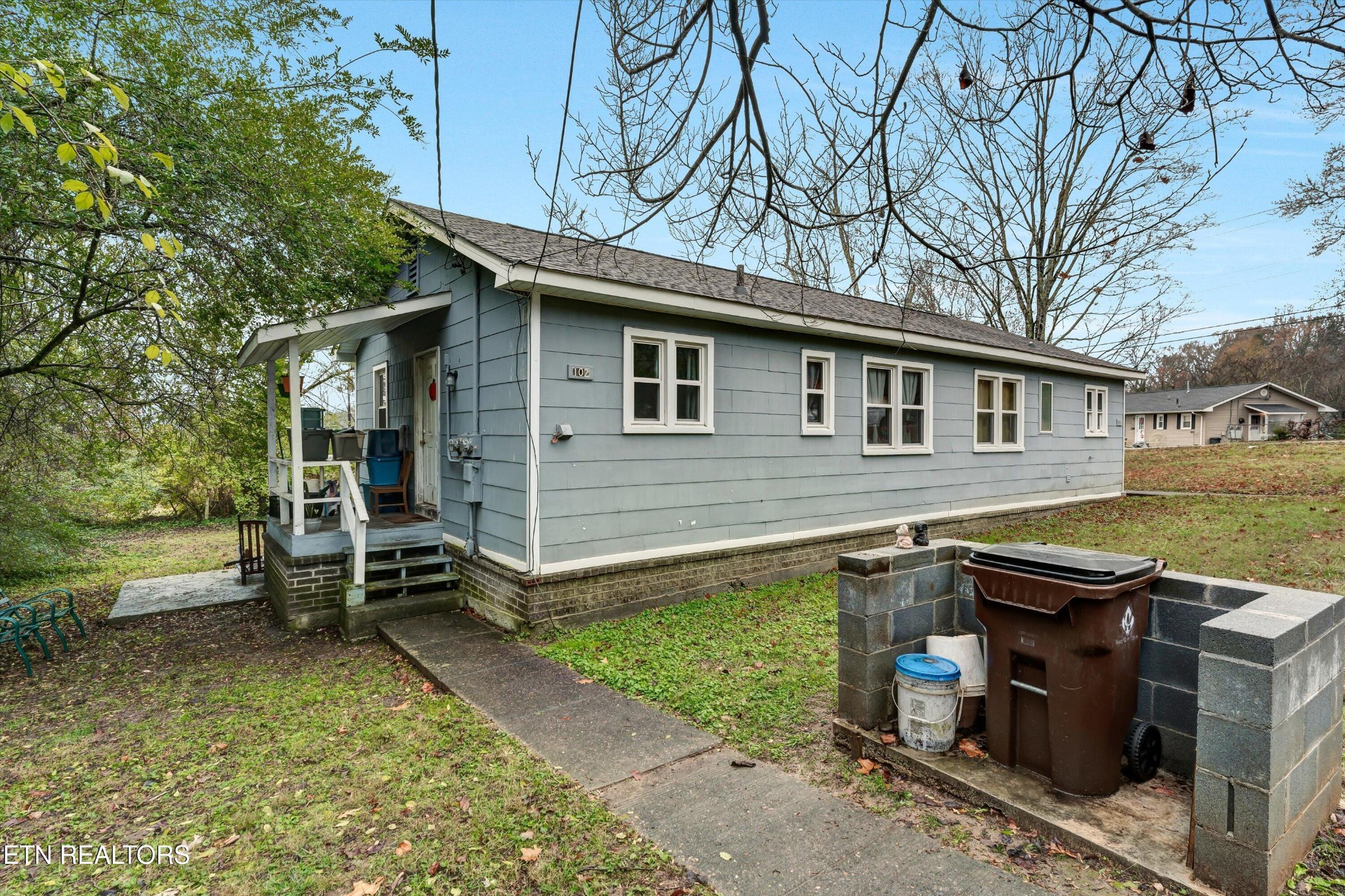 100102 Howard Lane Property Photo 2