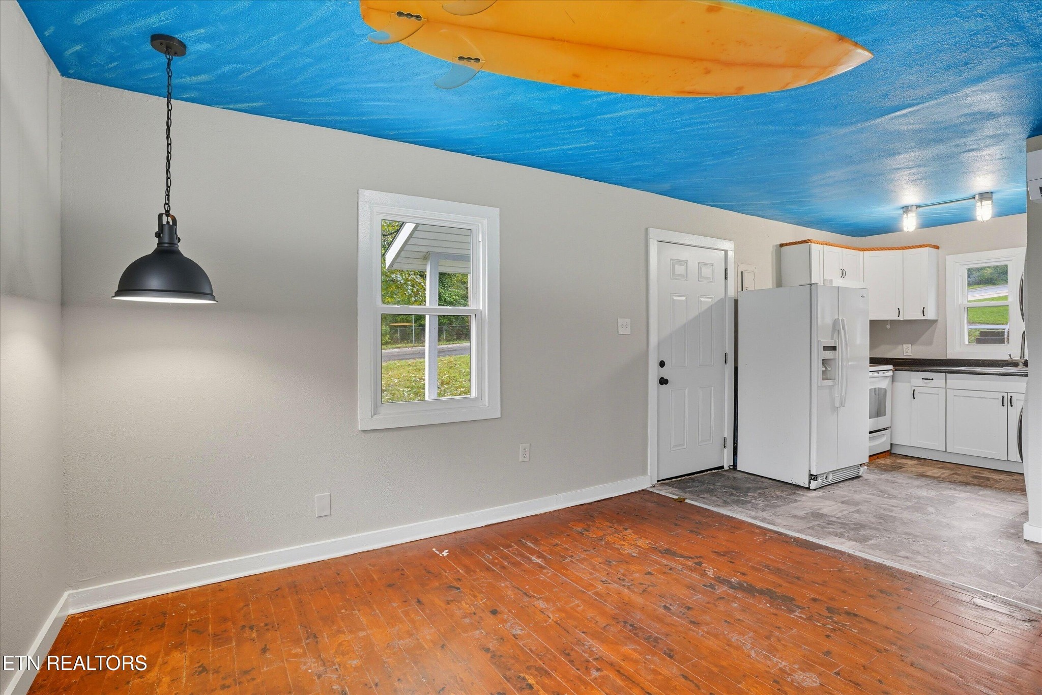 100102 Howard Lane Property Photo 4