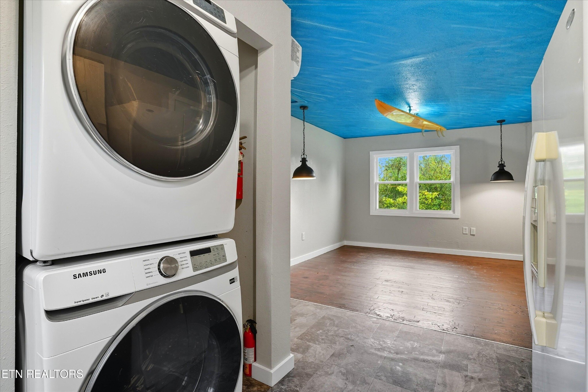 100102 Howard Lane Property Photo 9