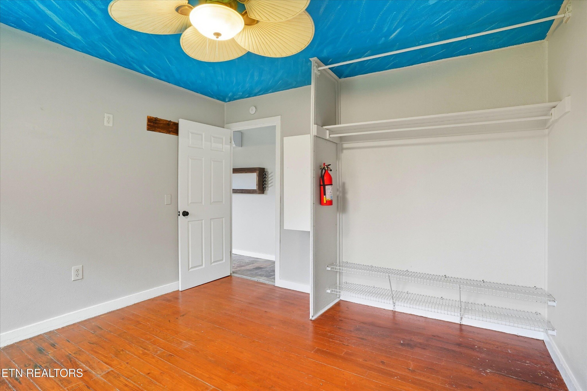 100102 Howard Lane Property Photo 11