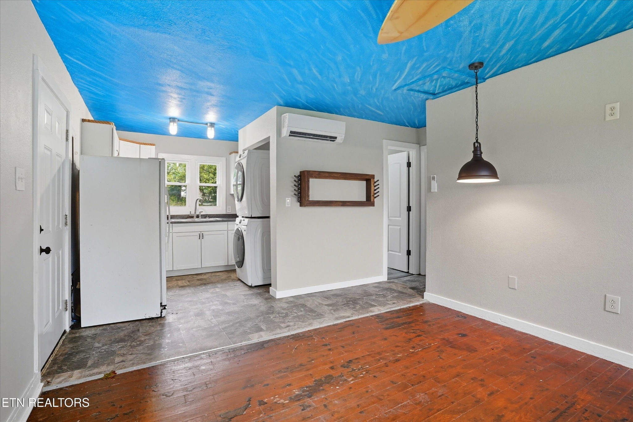 100102 Howard Lane Property Photo 15