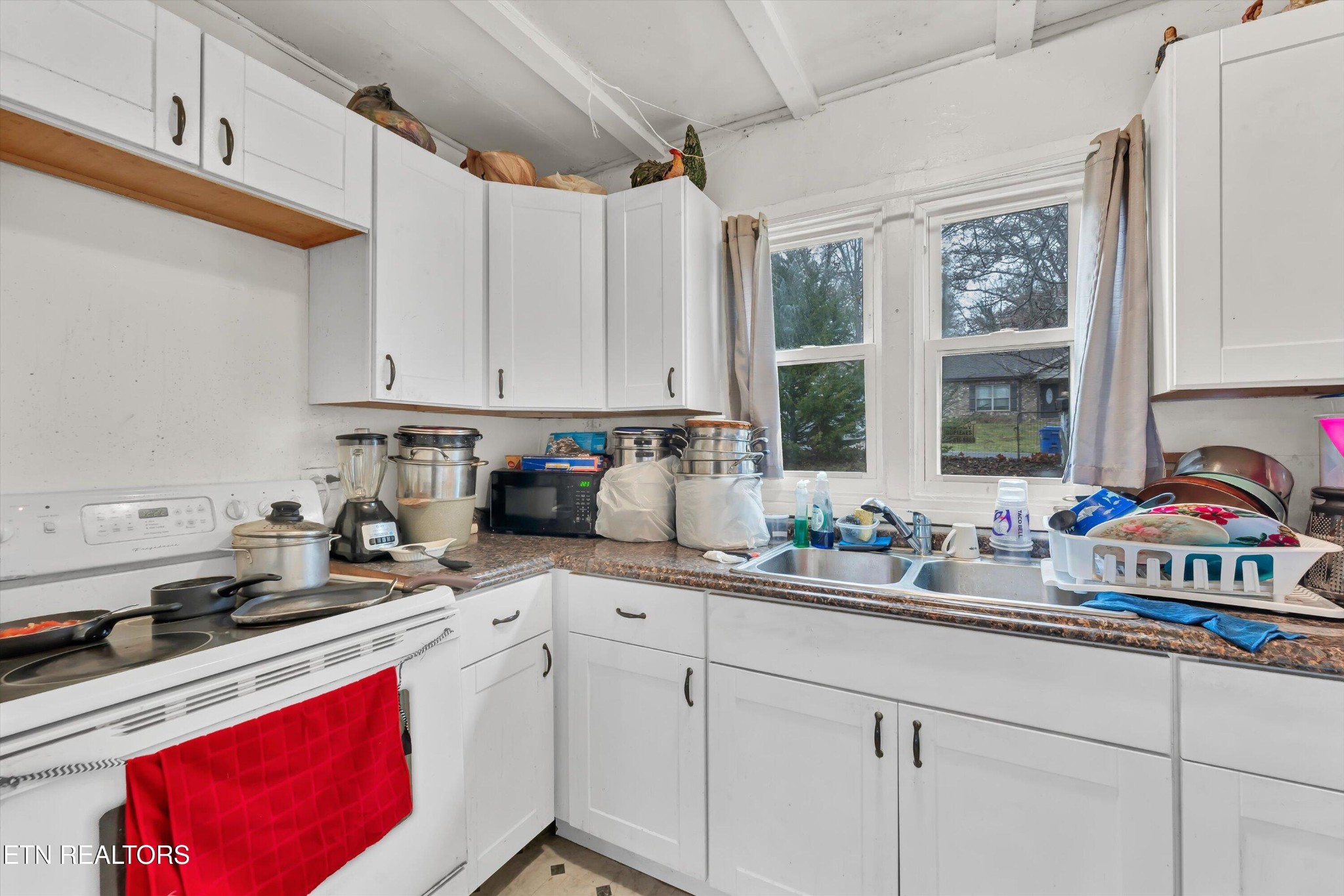 100102 Howard Lane Property Photo 21