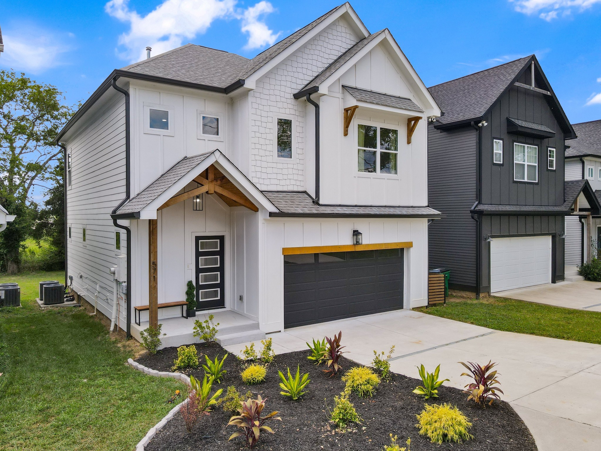 571 Green Ln Property Photo 1