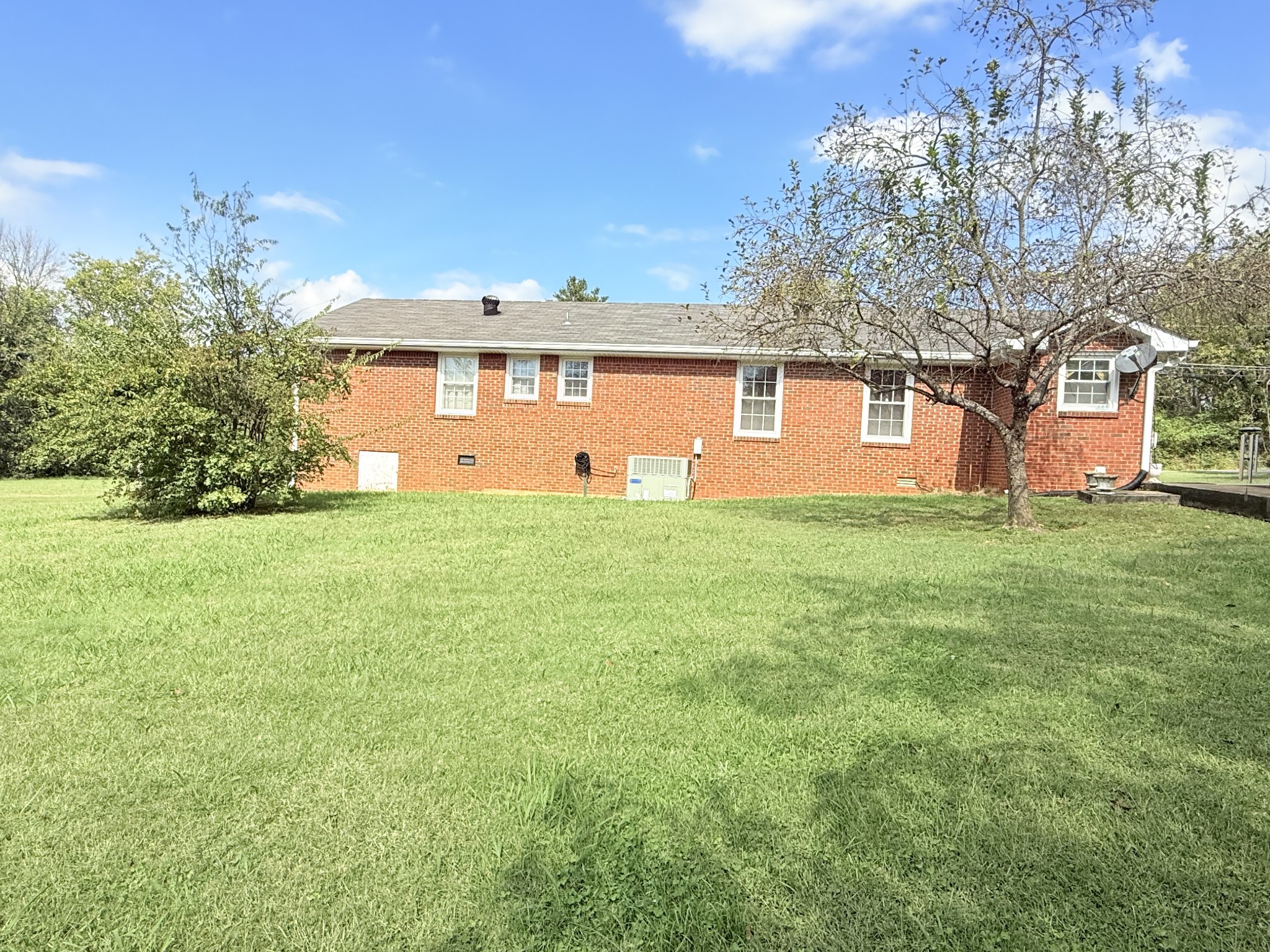 544 Trousdale Ferry Pike Property Photo 2