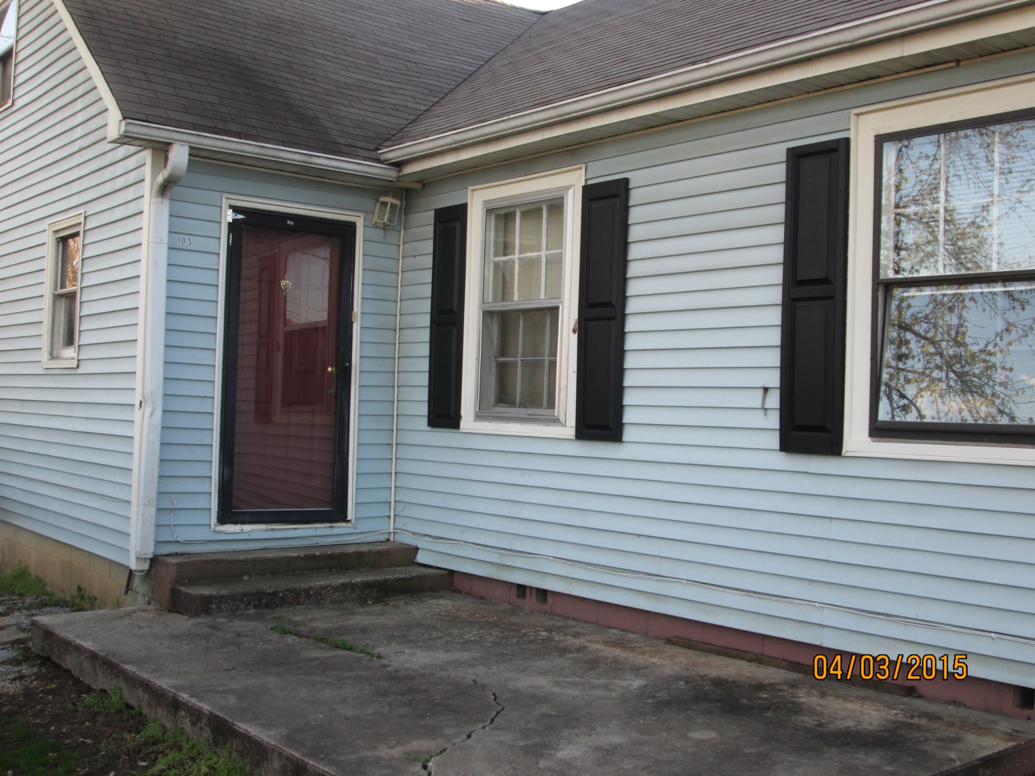 105 E Main St Property Photo 1