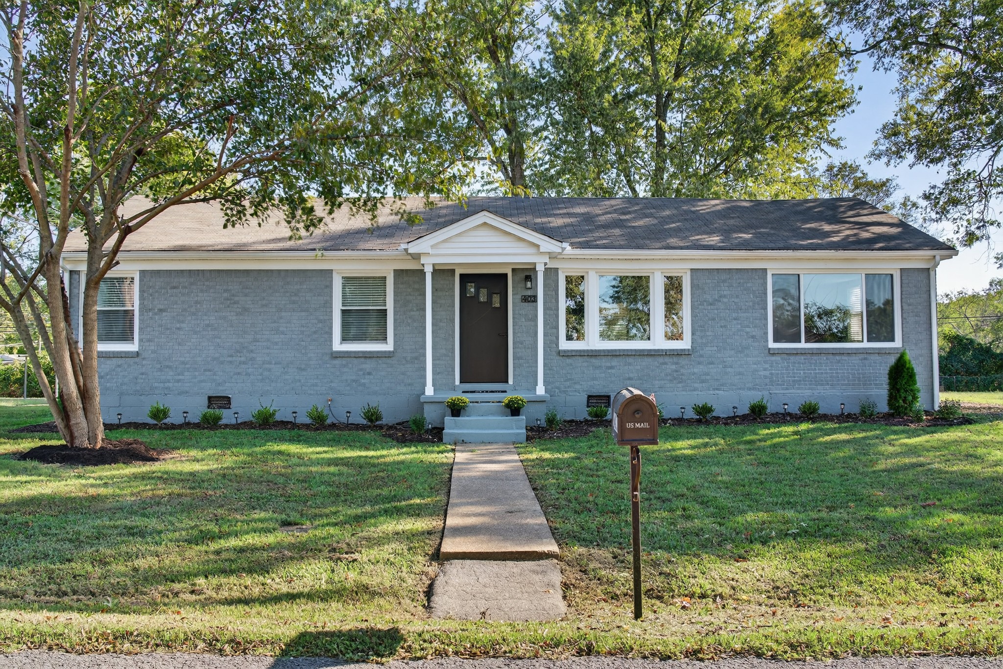 403 W Hite St Property Photo 1