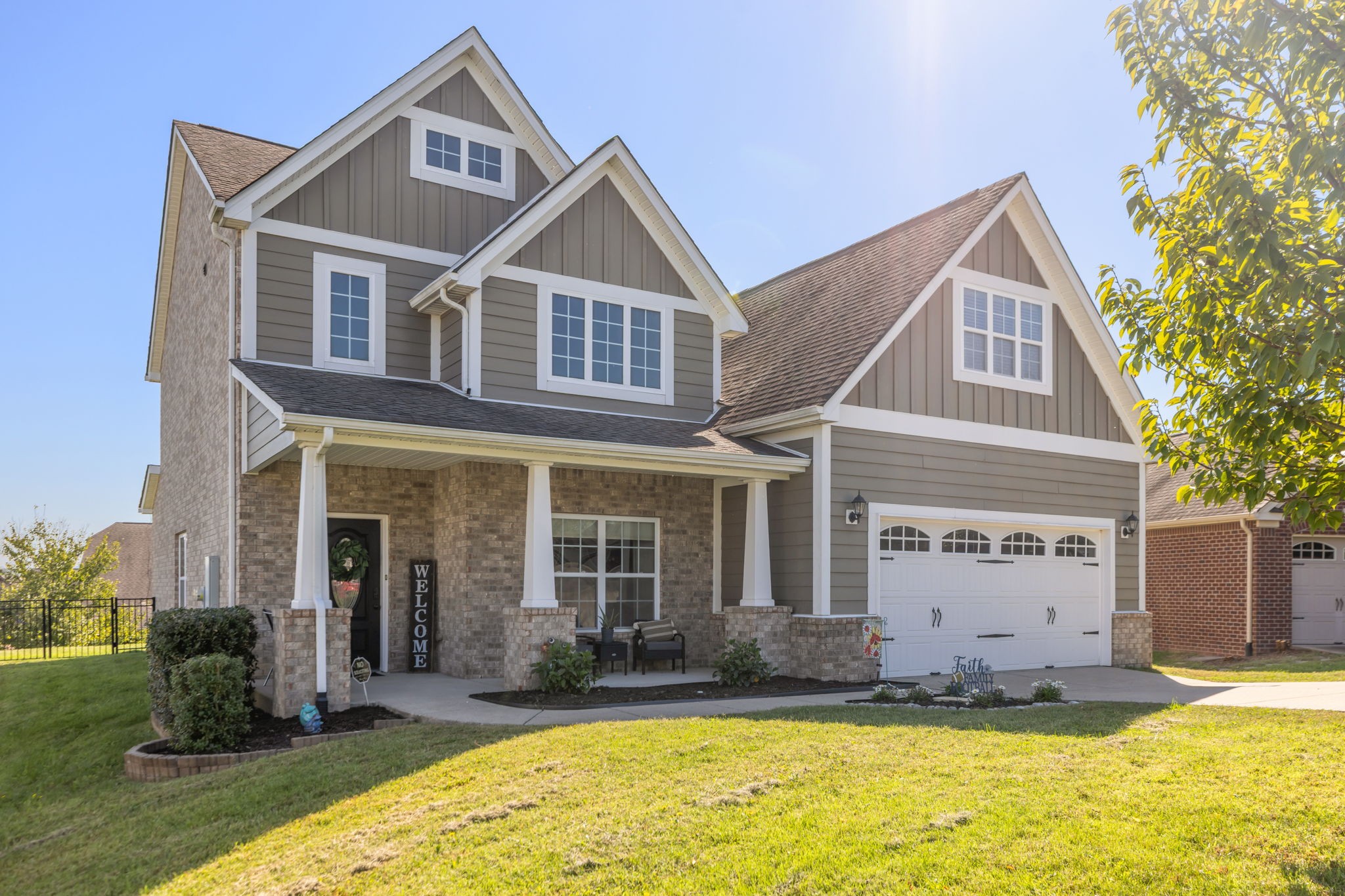 2404 Seven Oaks Park Property Photo 1