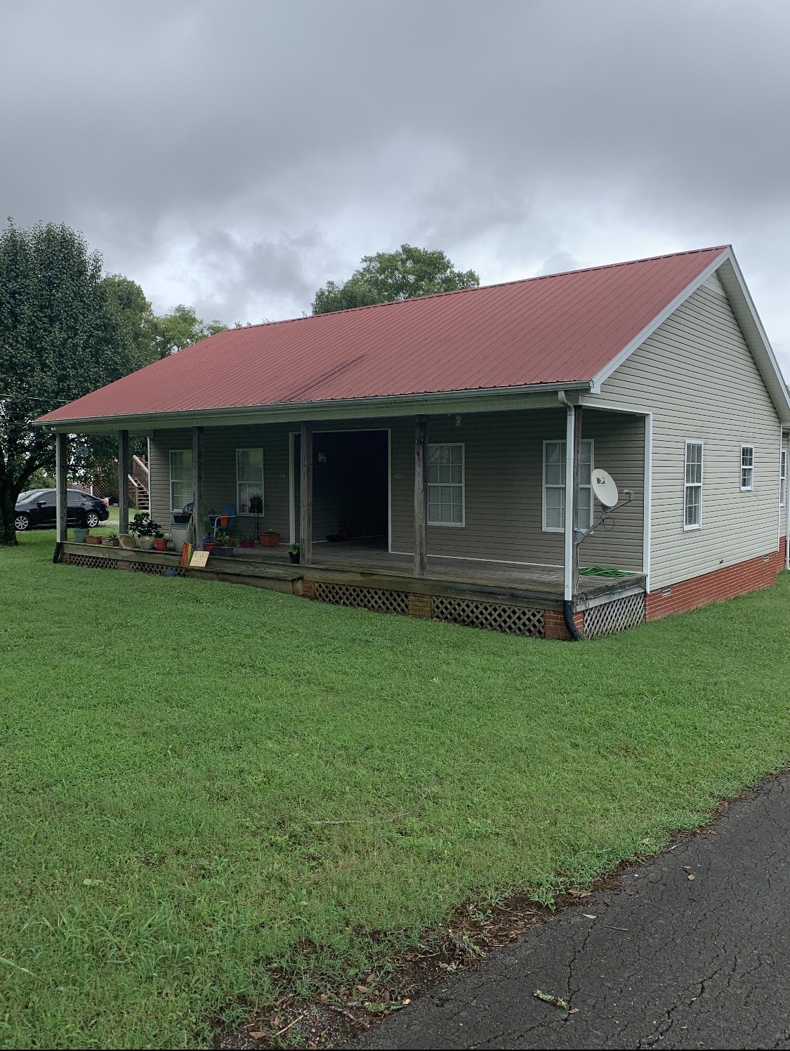 245 Locust St Property Photo 1