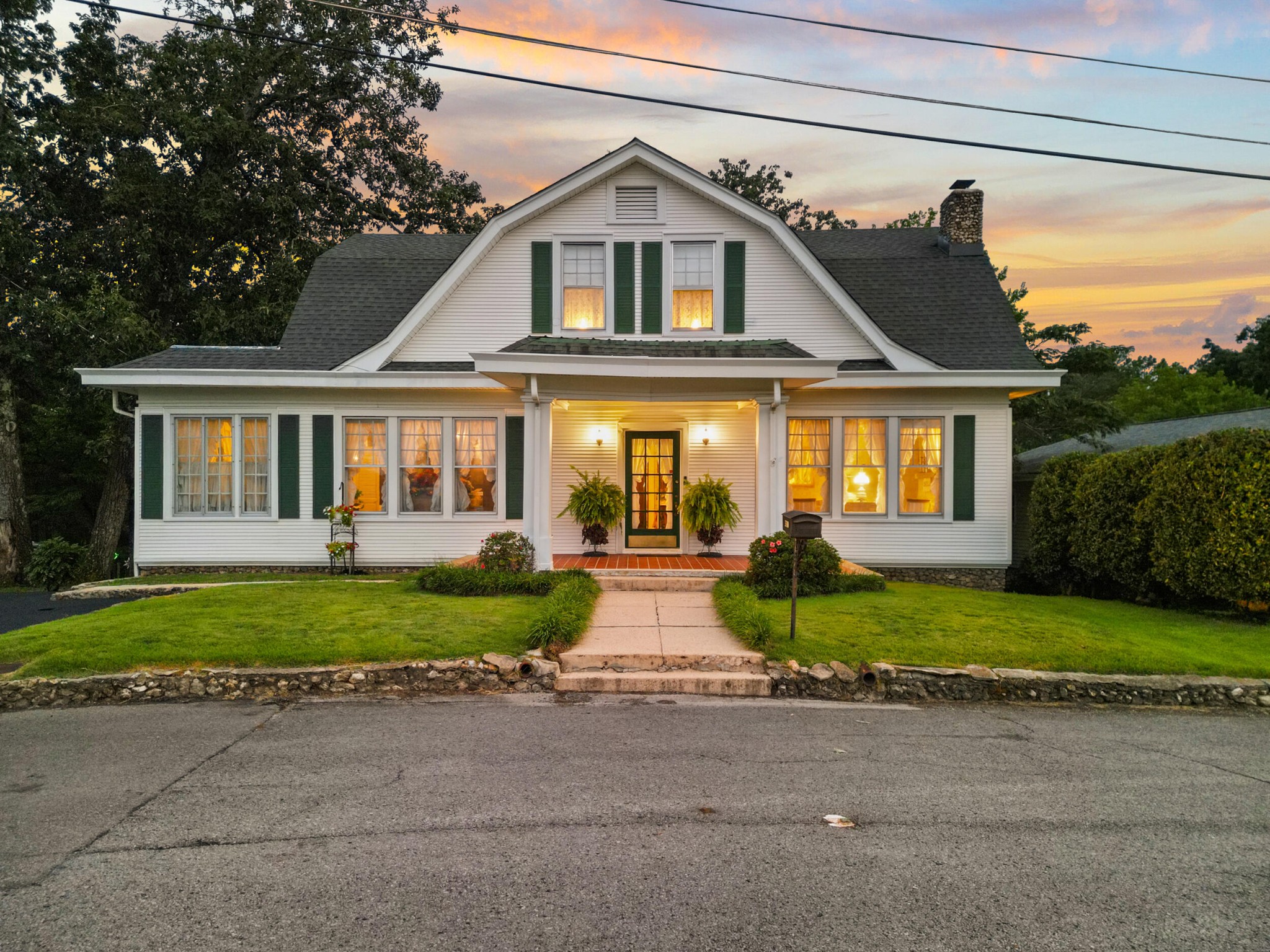 3310 Alta Vista Drive Property Photo 1