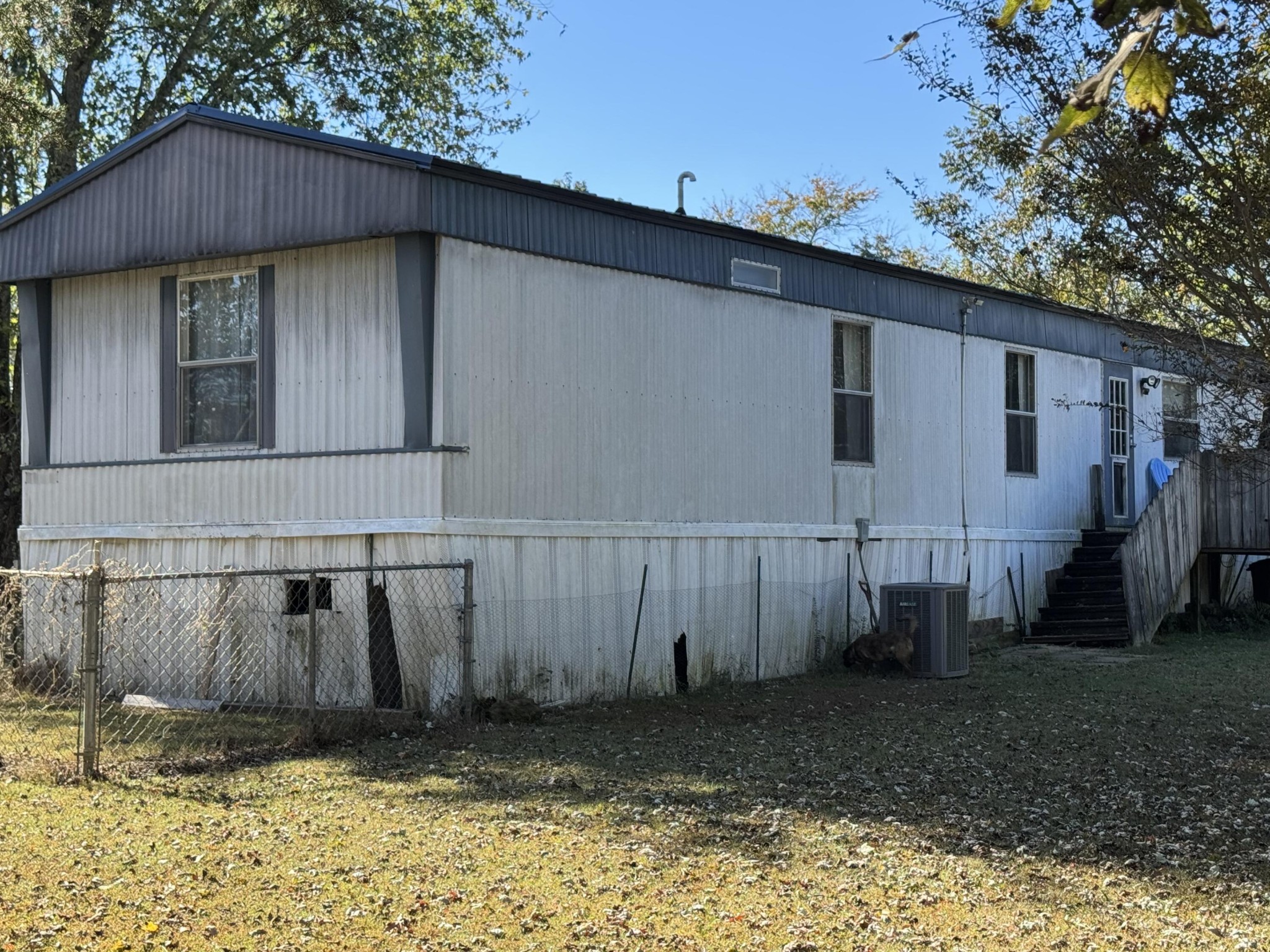 401 Horton Lane, Se Property Photo 2