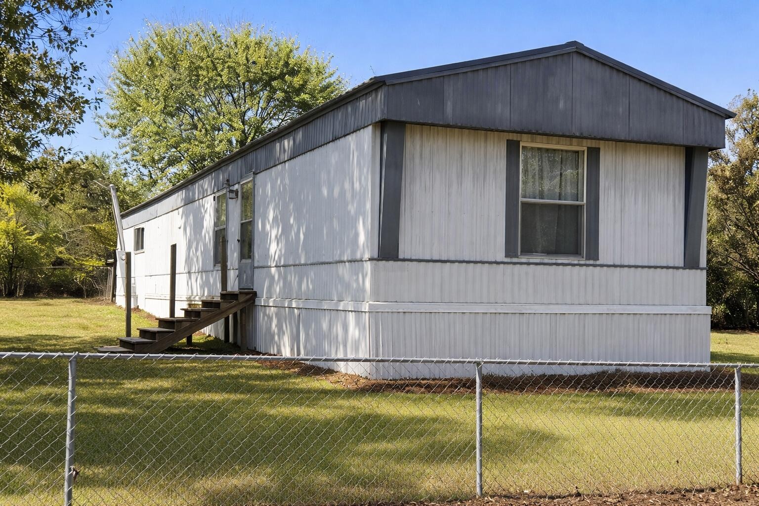 401 Horton Lane, Se Property Photo 3