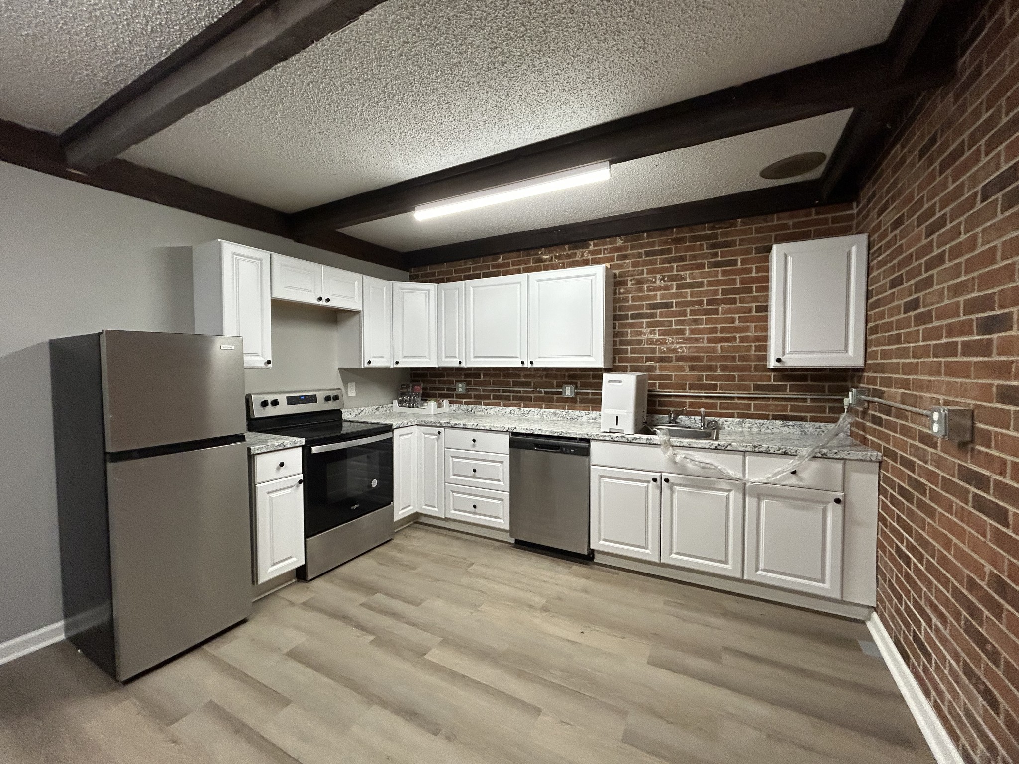 2050 Lewisburg Hwy Property Photo 1