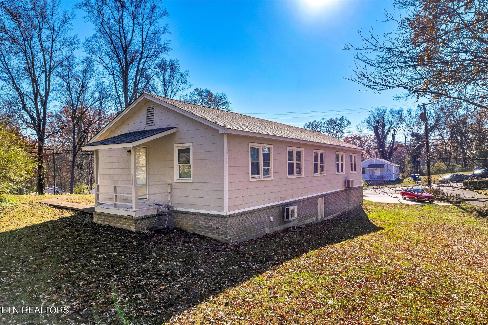 558560 W Outer Drive Property Photo 2