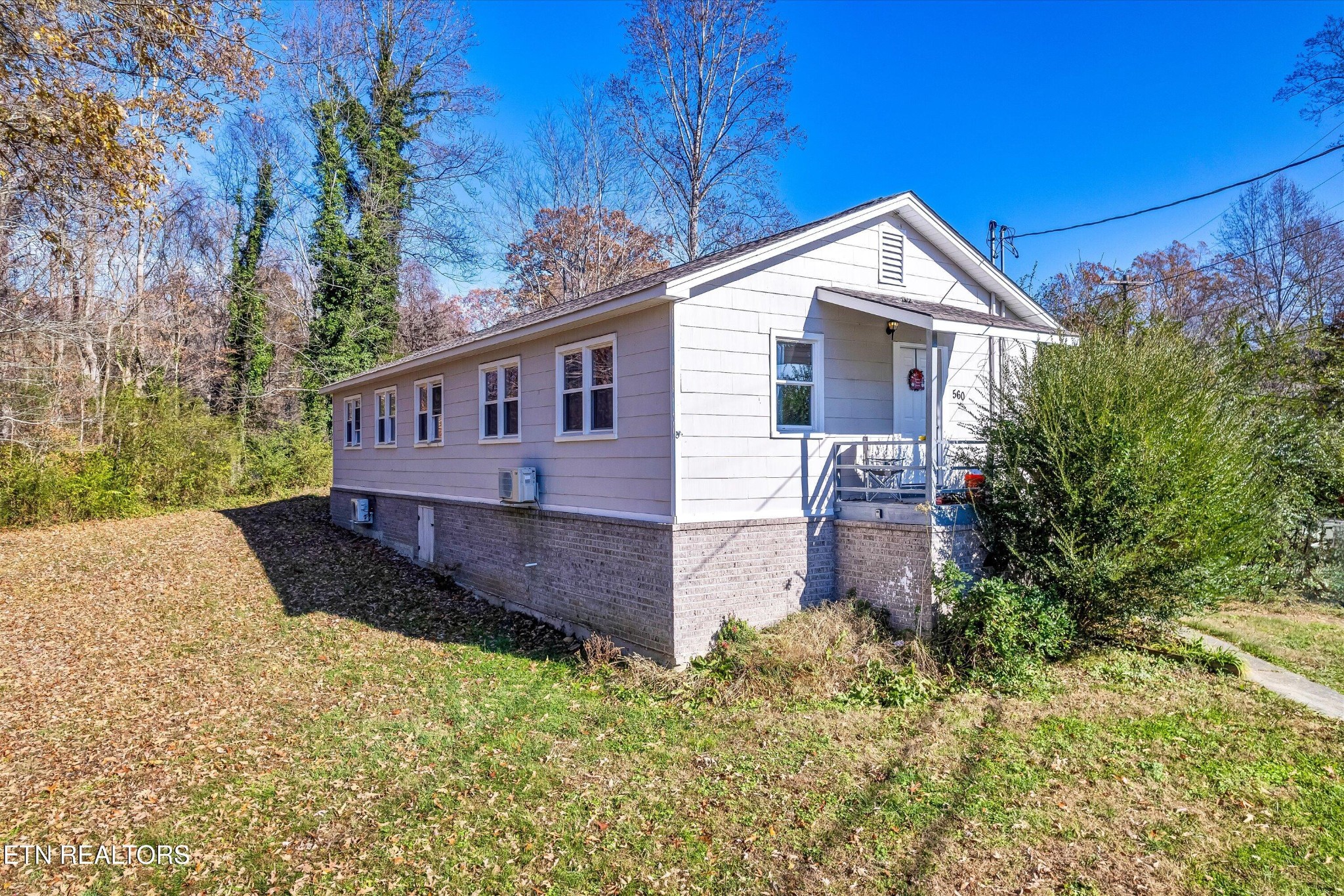 558560 W Outer Drive Property Photo 3