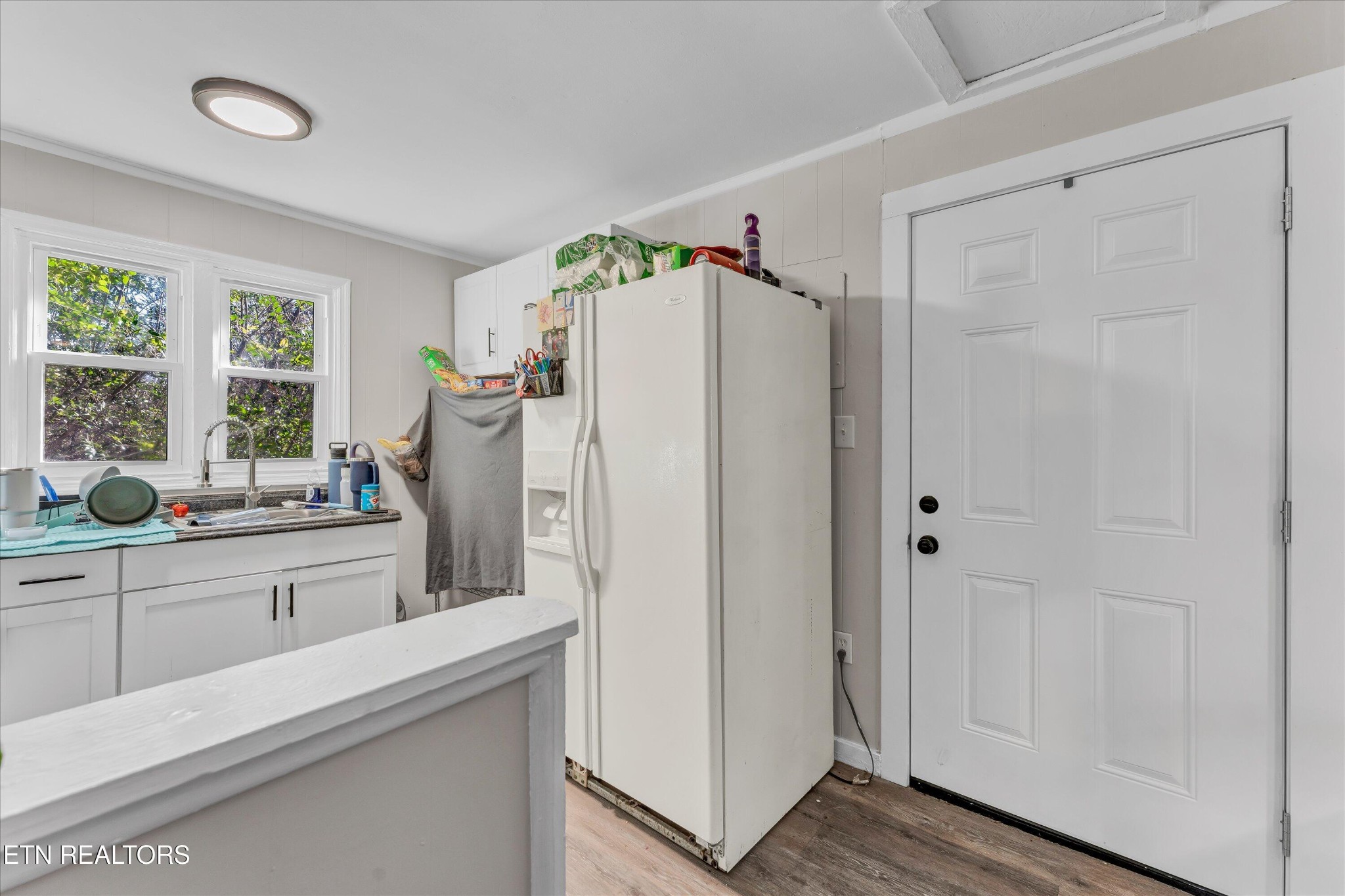 558560 W Outer Drive Property Photo 9