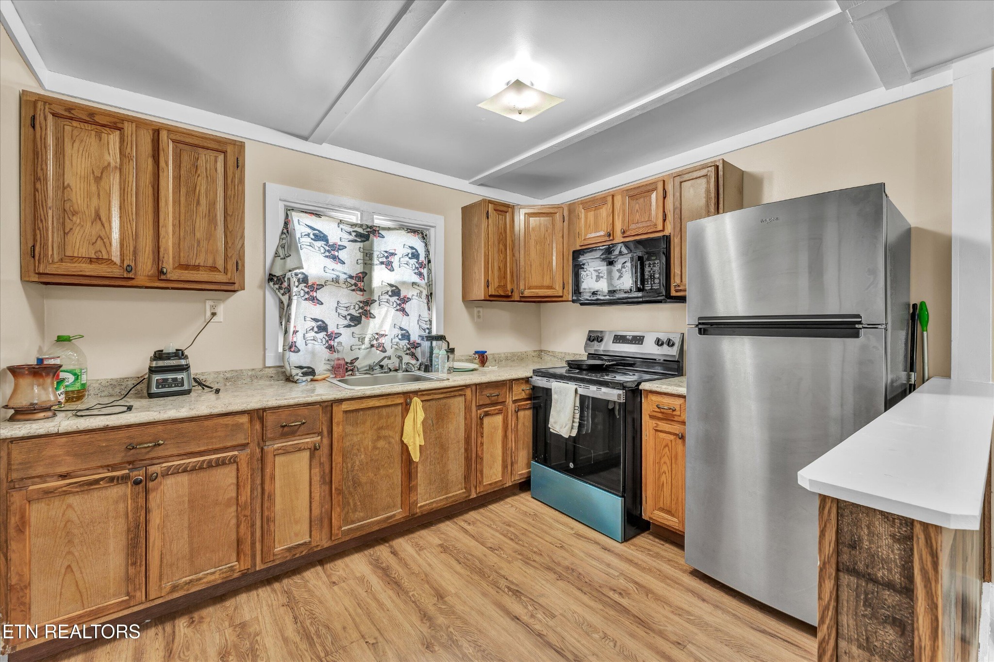 558560 W Outer Drive Property Photo 16