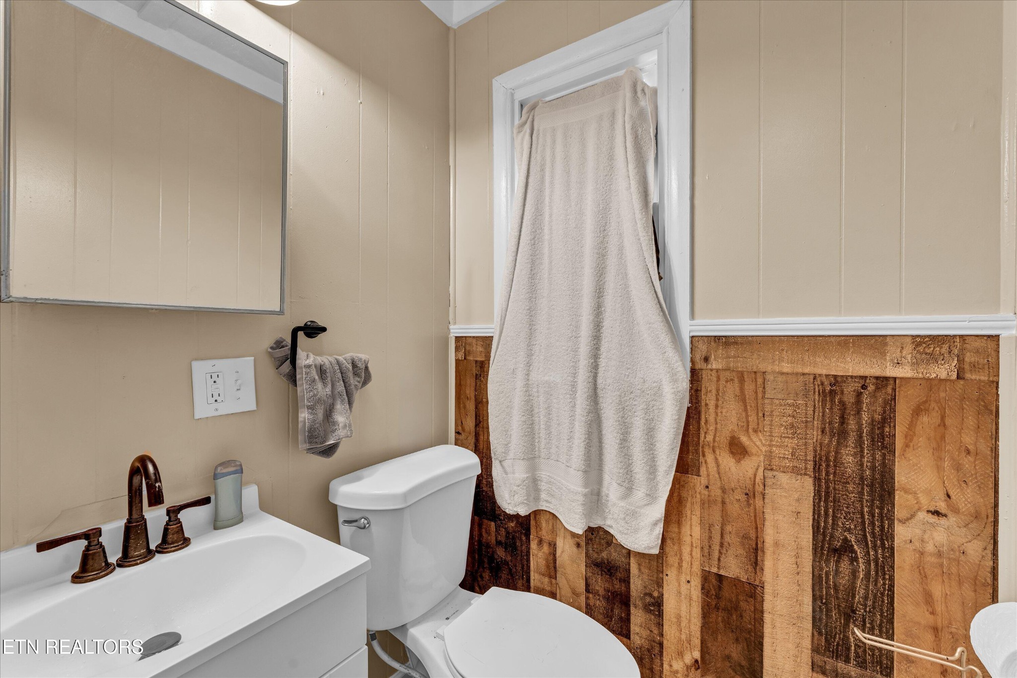 558560 W Outer Drive Property Photo 21