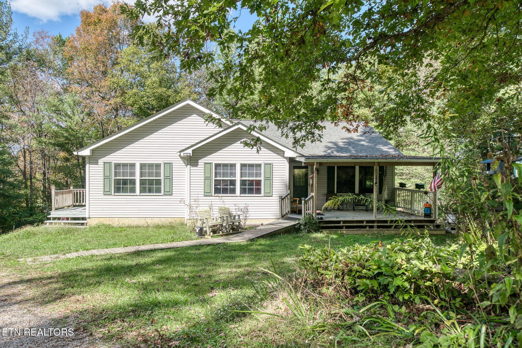 614 W Creston Rd Property Photo 1