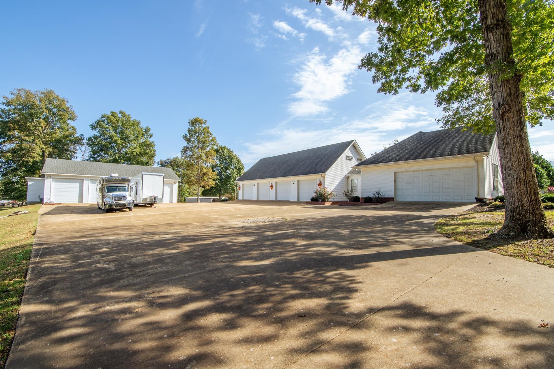 1075 Hwy 203 Property Photo 3