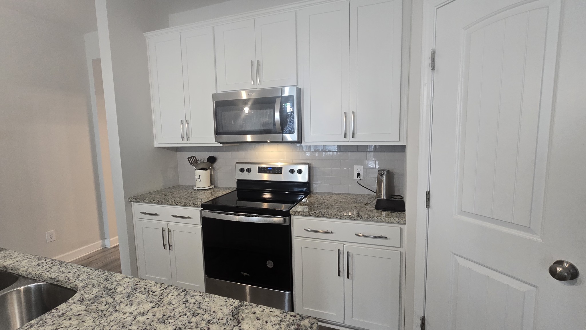 3044 Duvall Dr Property Photo 5