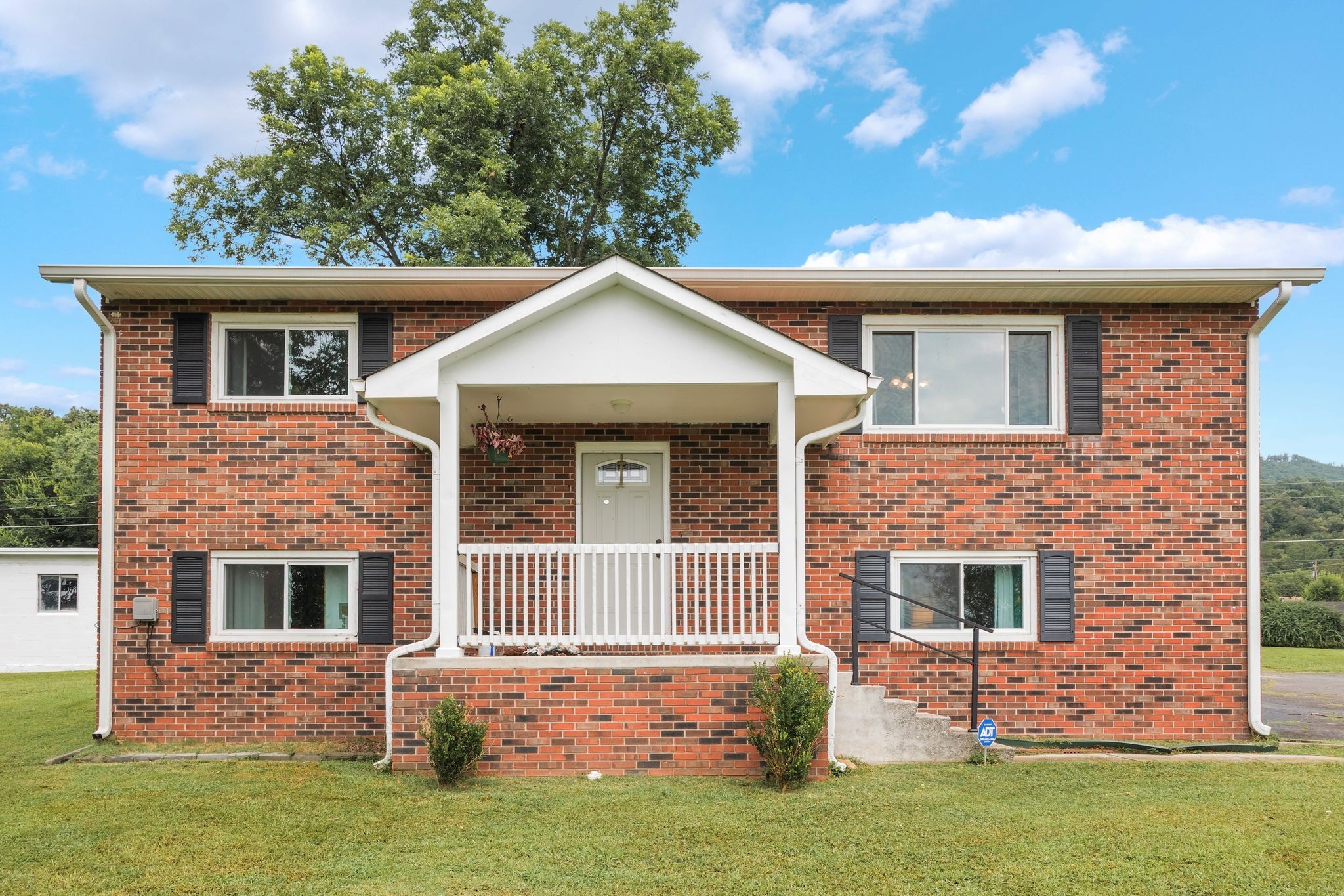 1125 Main St Property Photo 1