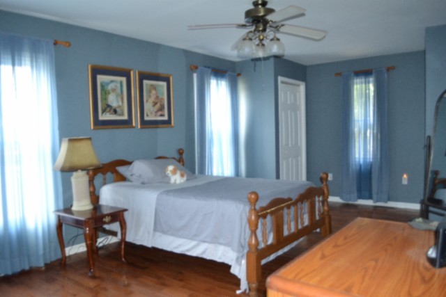 218 E Lake Ave Property Photo 5