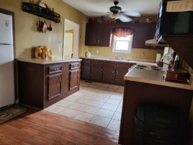 218 E Lake Ave Property Photo 10