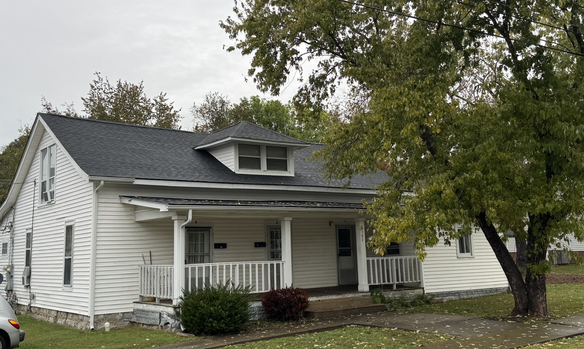 303 Jefferson Ave, E Property Photo 1