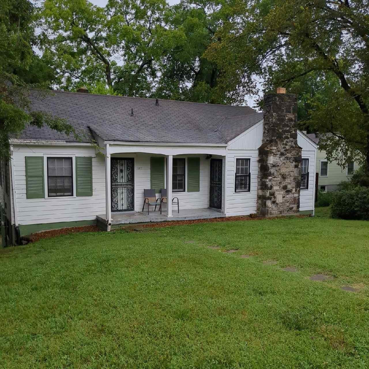 1517 Sweetbriar Ave Property Photo 2