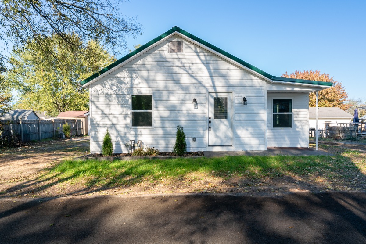 342 Crescent Dr Property Photo