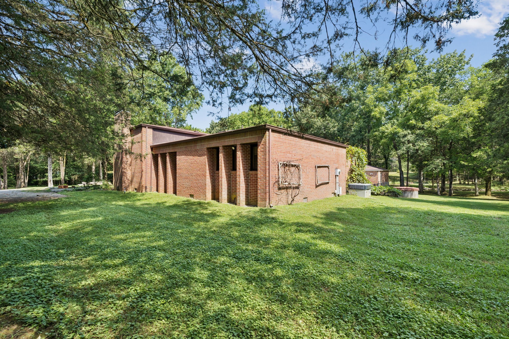 1030 Waller Rd Property Photo 2