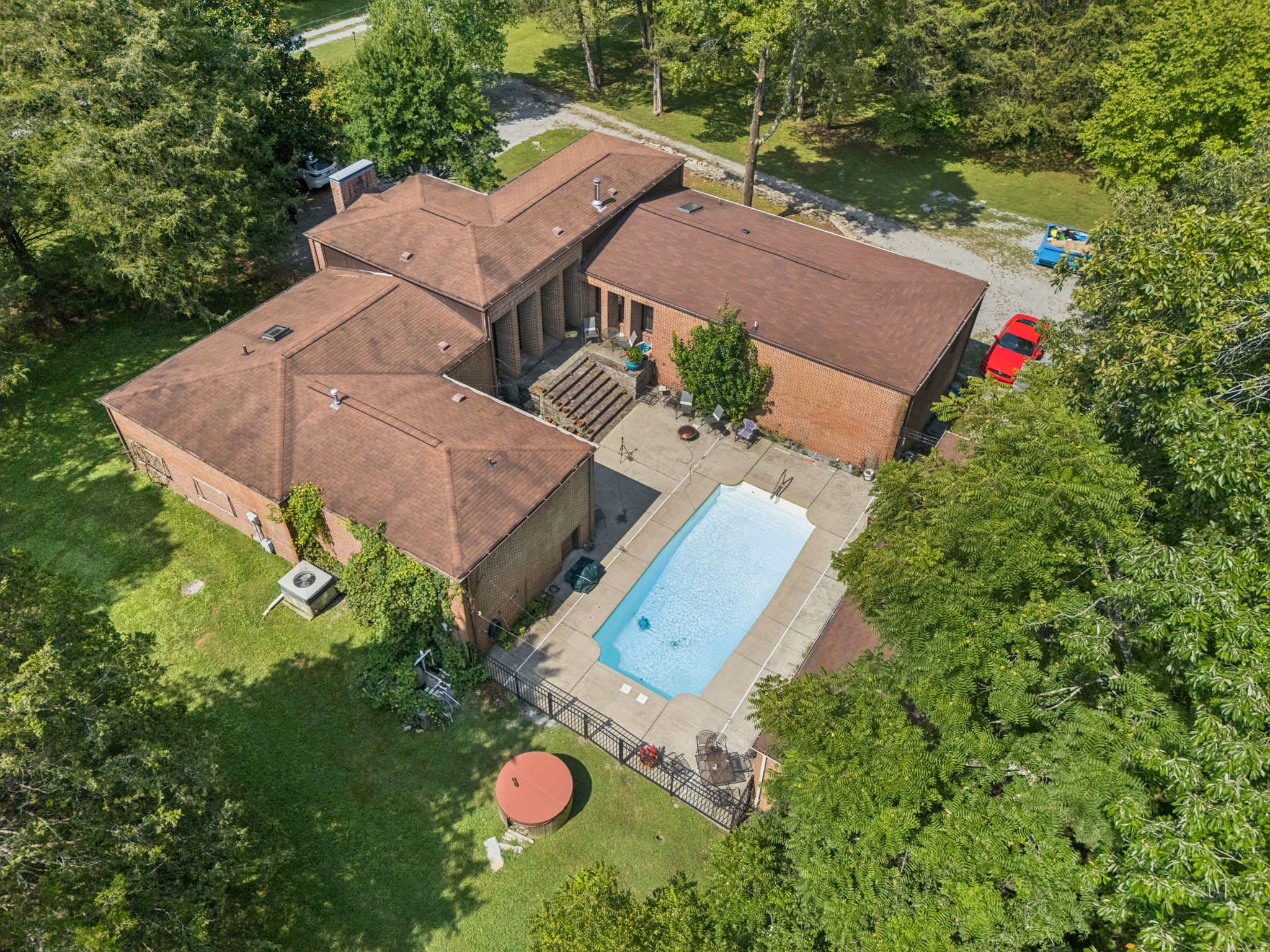 1030 Waller Rd Property Photo 3