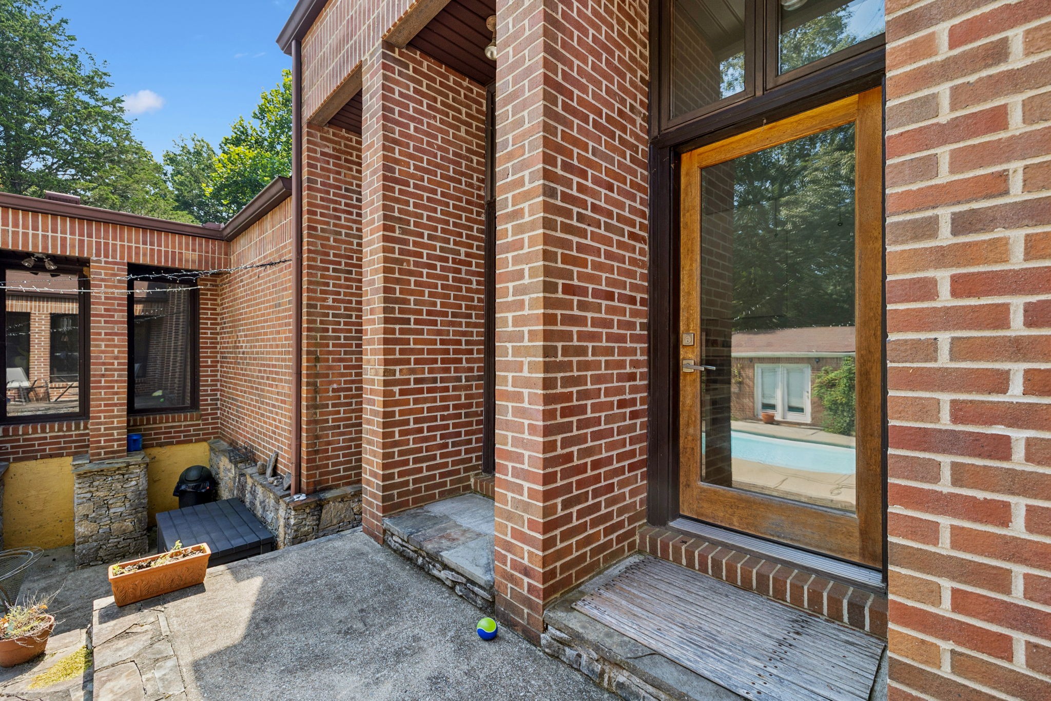 1030 Waller Rd Property Photo 6