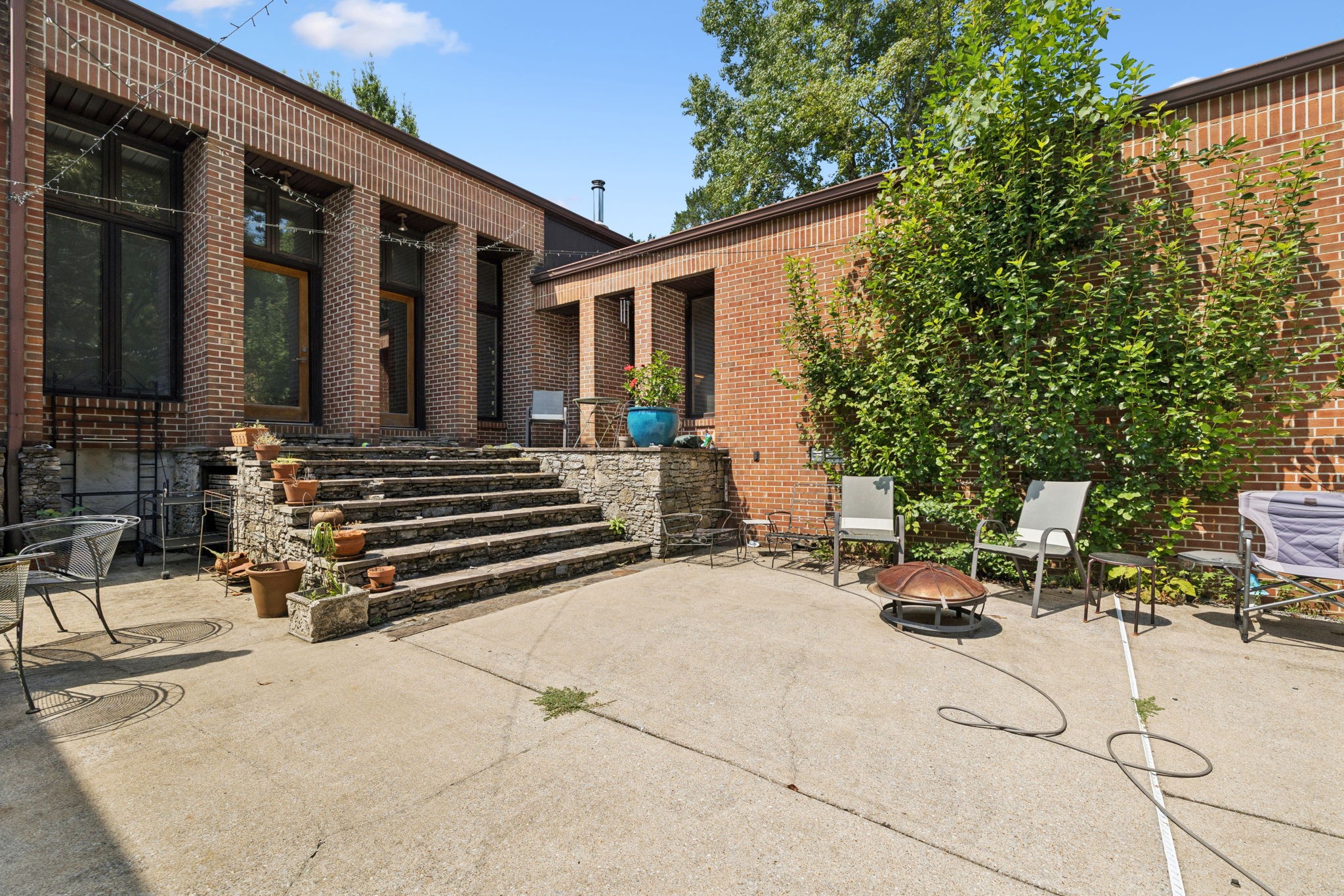 1030 Waller Rd Property Photo 9