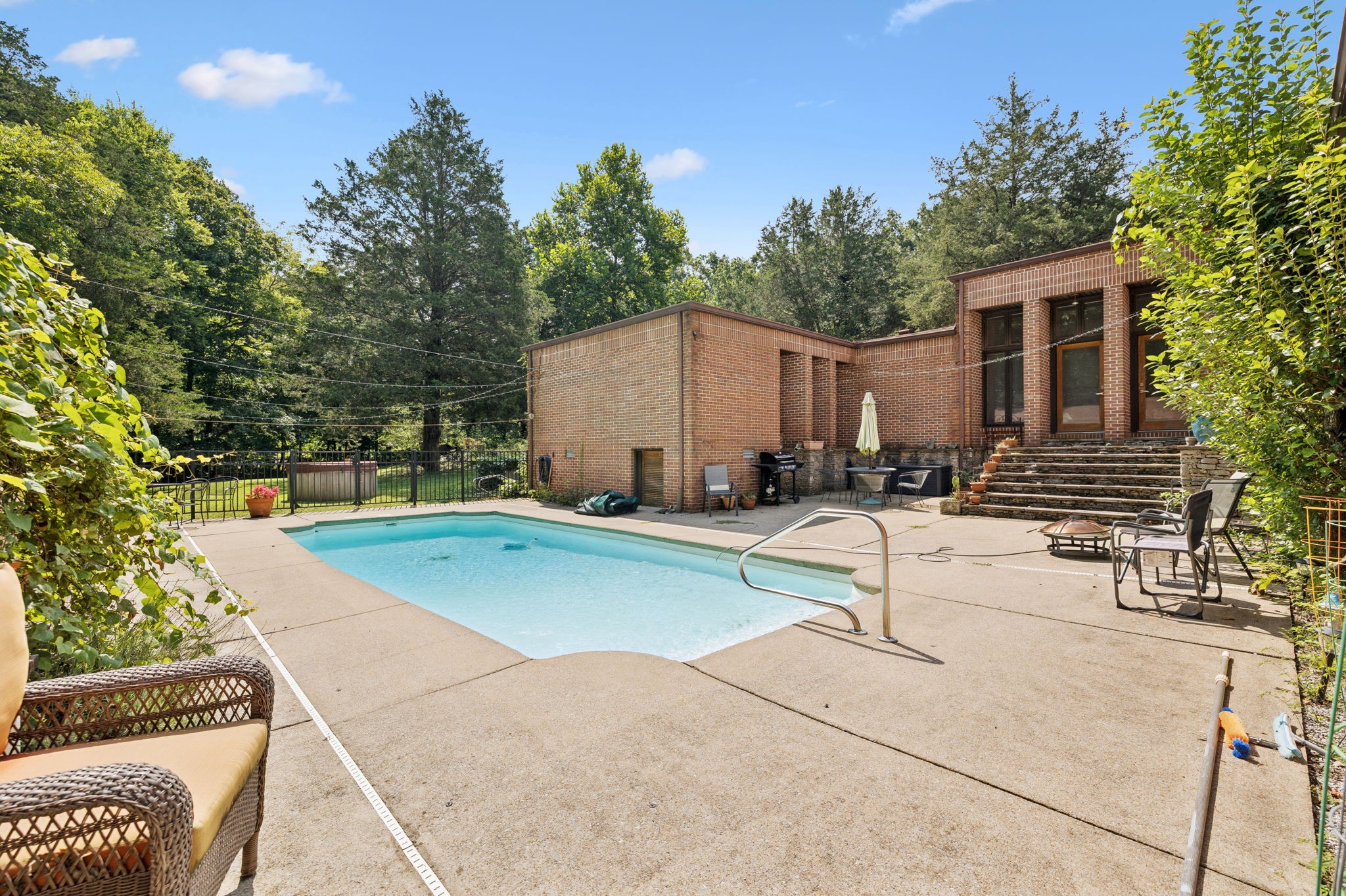 1030 Waller Rd Property Photo 12