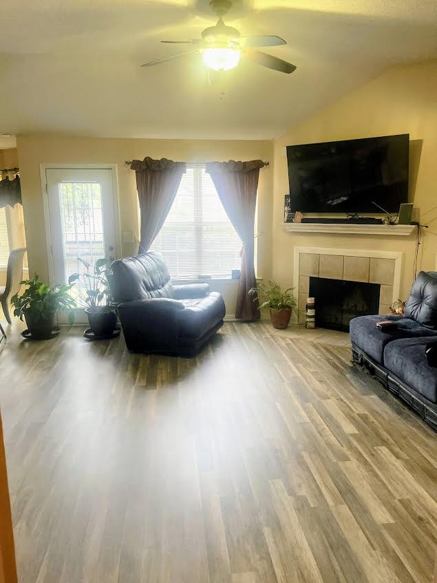 3985 Sunset Lake Cv Property Photo 2