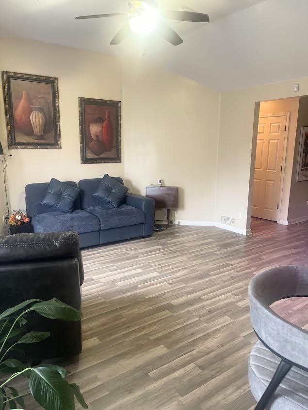 3985 Sunset Lake Cv Property Photo 3