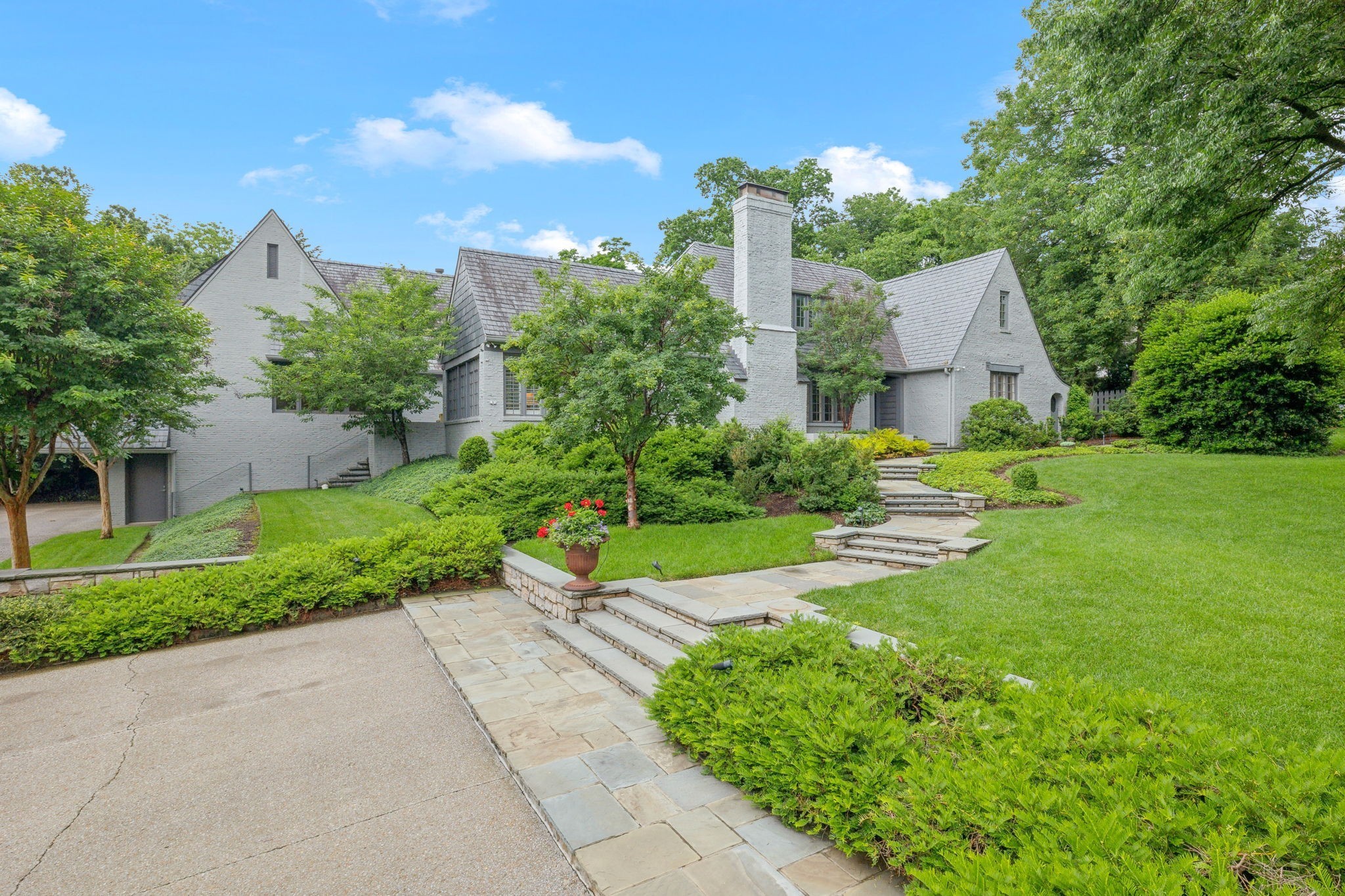 1715 Woodmont Blvd Property Photo 1