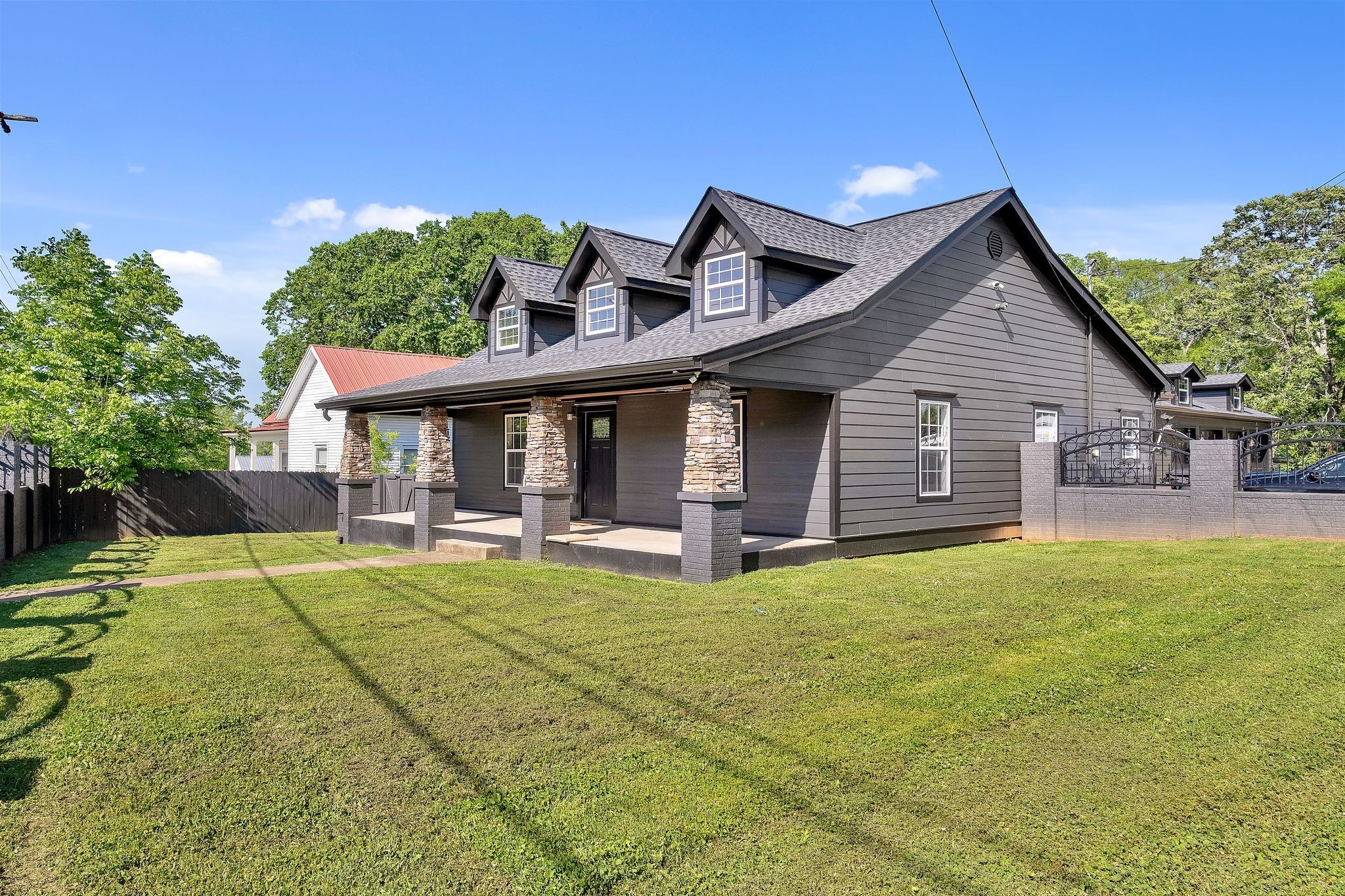 1513 Highland Ave Property Photo 1